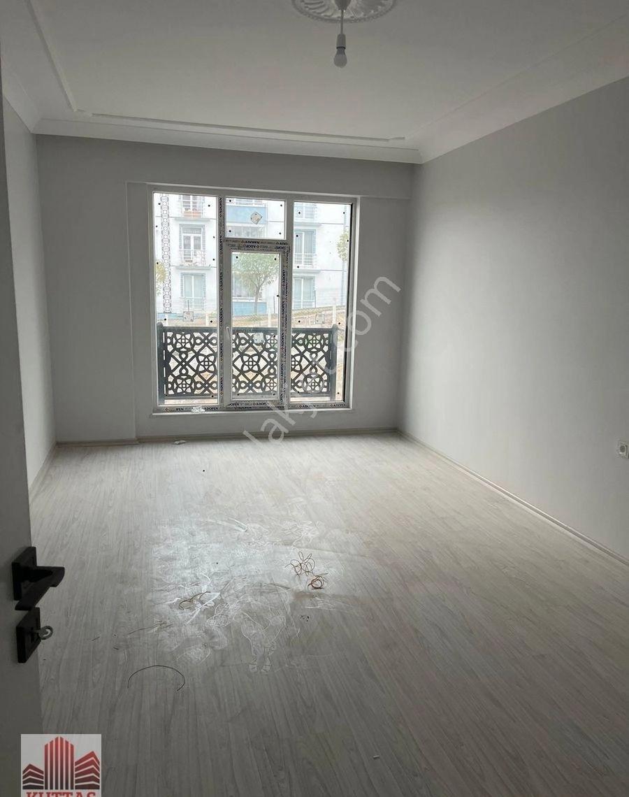 Kuttaş'tan Tosya Hacı Bektaş Caddesi Kocatepe Sokakta Sıfır Binada Katta 2+1 Satılık Daire - Görsel 4