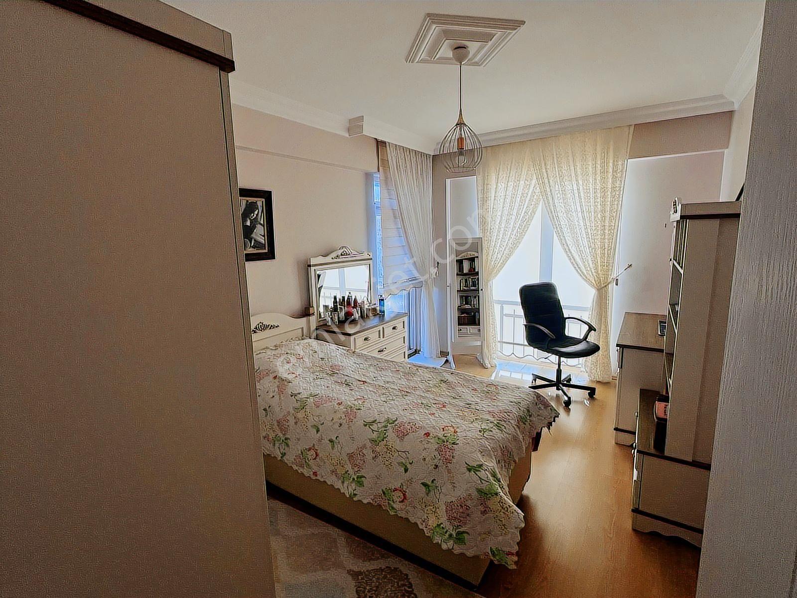 Zeray Yamaç Evlerinde Prestijli 3 Katlı Bahçeli Villa - Görsel 15
