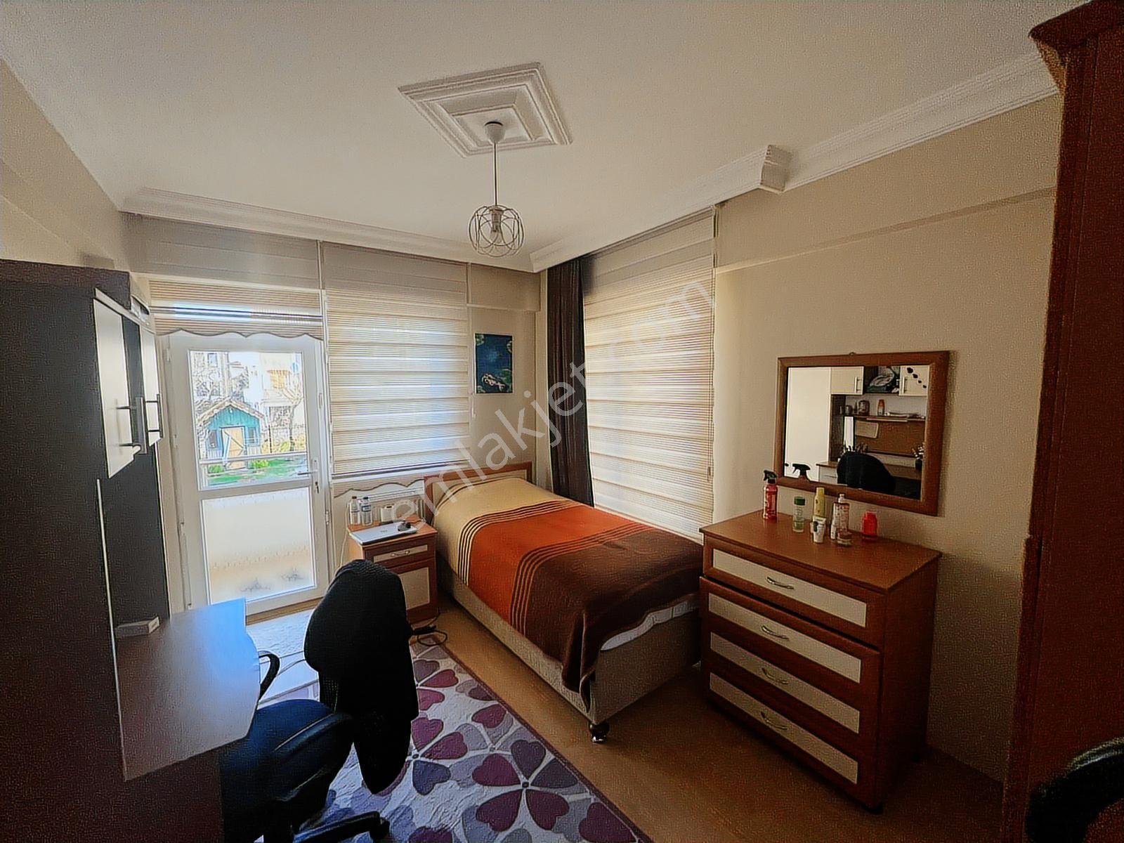 Zeray Yamaç Evlerinde Prestijli 3 Katlı Bahçeli Villa - Görsel 8