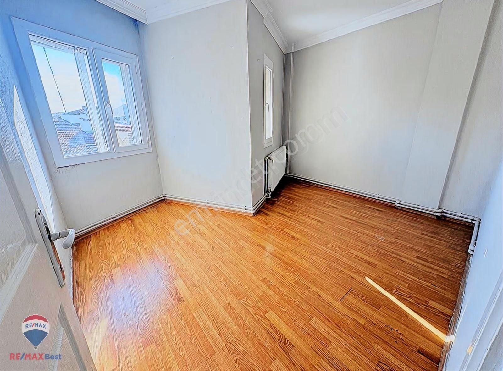 53 Bahçelievler'de Önü Açık Doğalgazlı 3+1 Satılık Daıre - Görsel 3