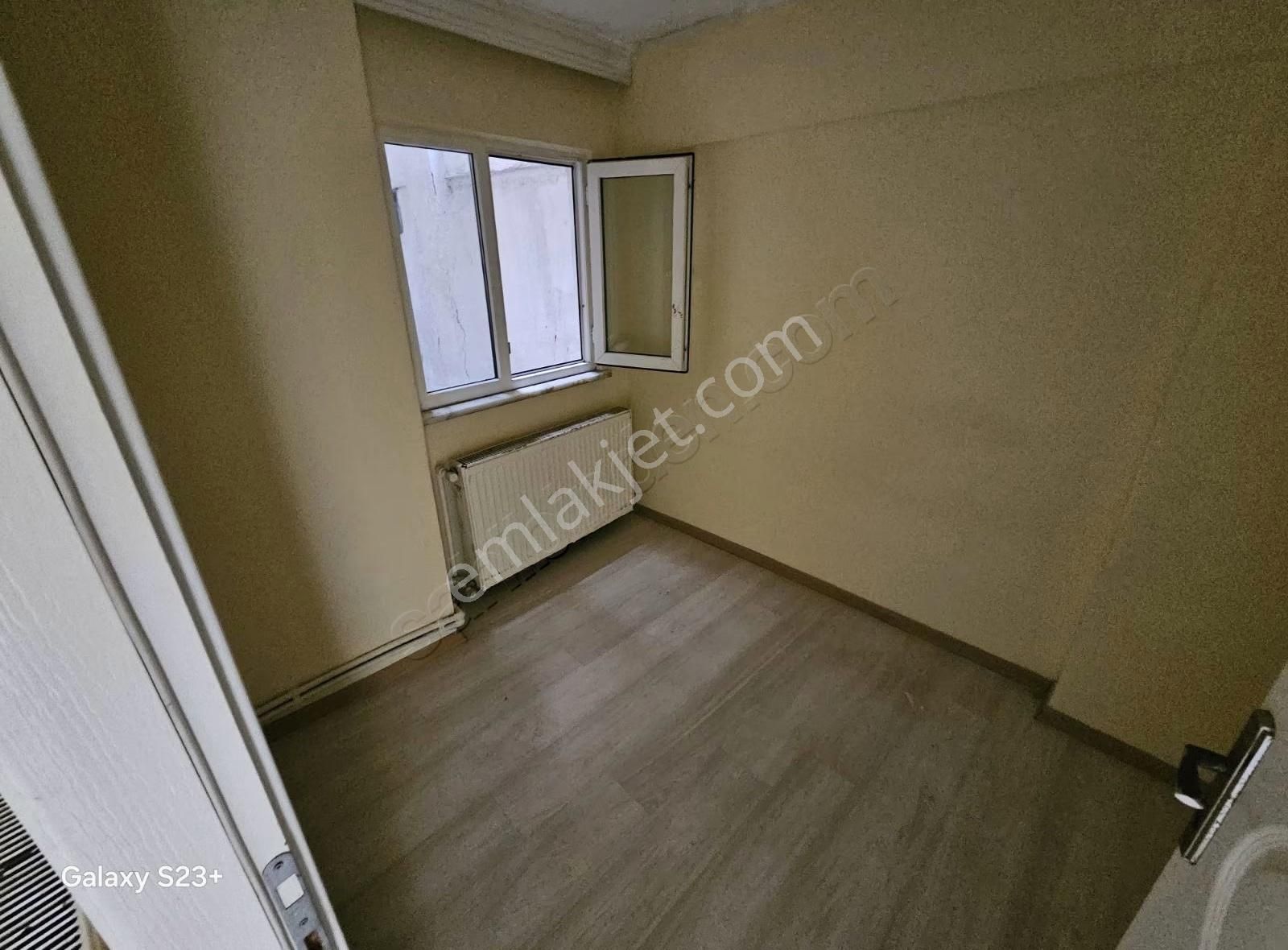 Üsküdar Merkezde 2+1 Bahçe Katı Balkonlu Boyalı Kombili Daire - Görsel 11