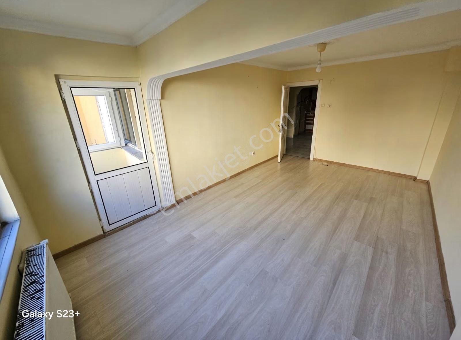 Üsküdar Merkezde 2+1 Bahçe Katı Balkonlu Boyalı Kombili Daire - Görsel 12