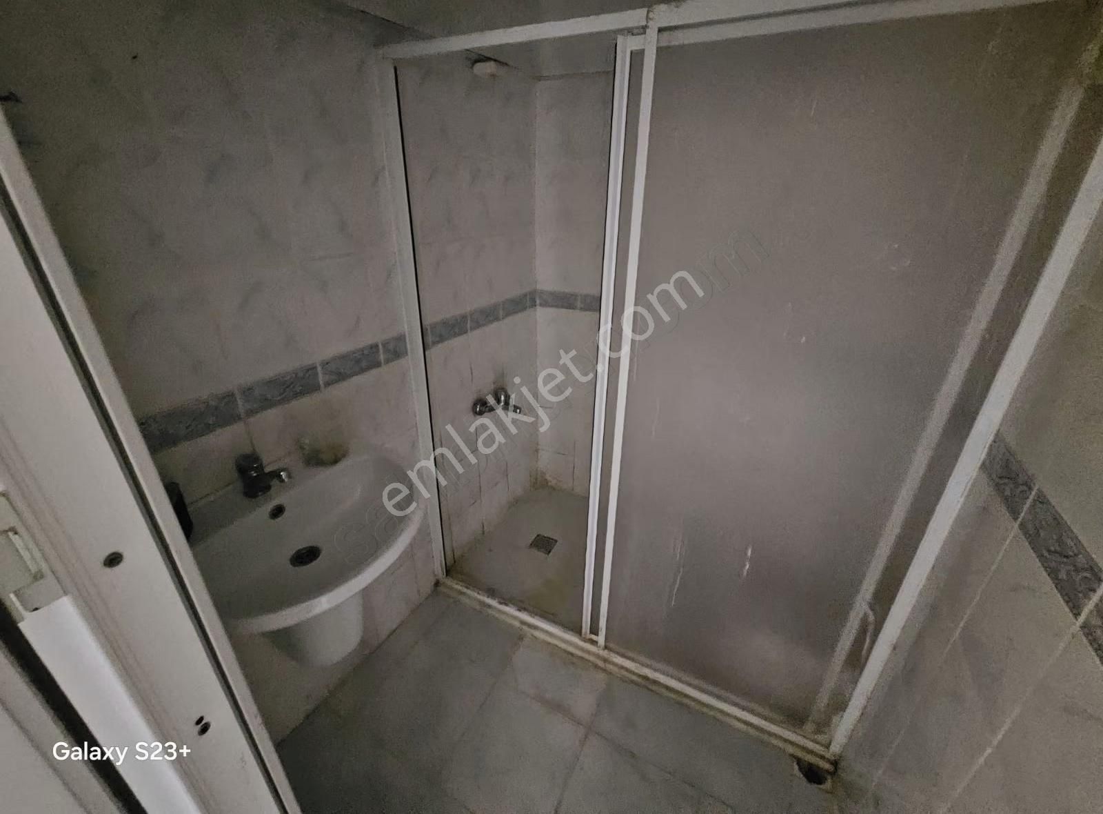 Üsküdar Merkezde 2+1 Bahçe Katı Balkonlu Boyalı Kombili Daire - Görsel 6