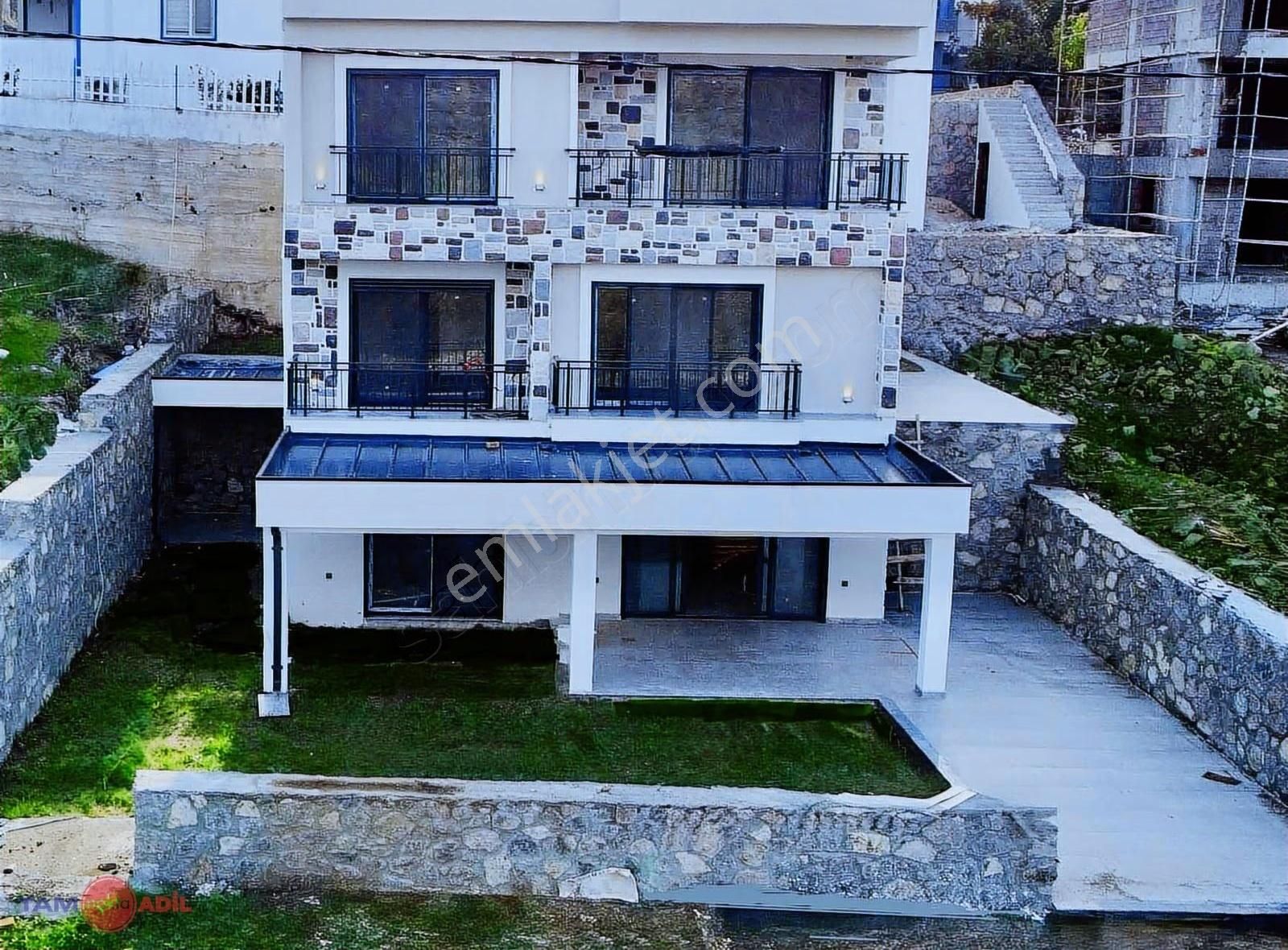 Yeryüzü Cenneti Bademli Köy Girişi 4+1 Mükemmel Tripleks Villa