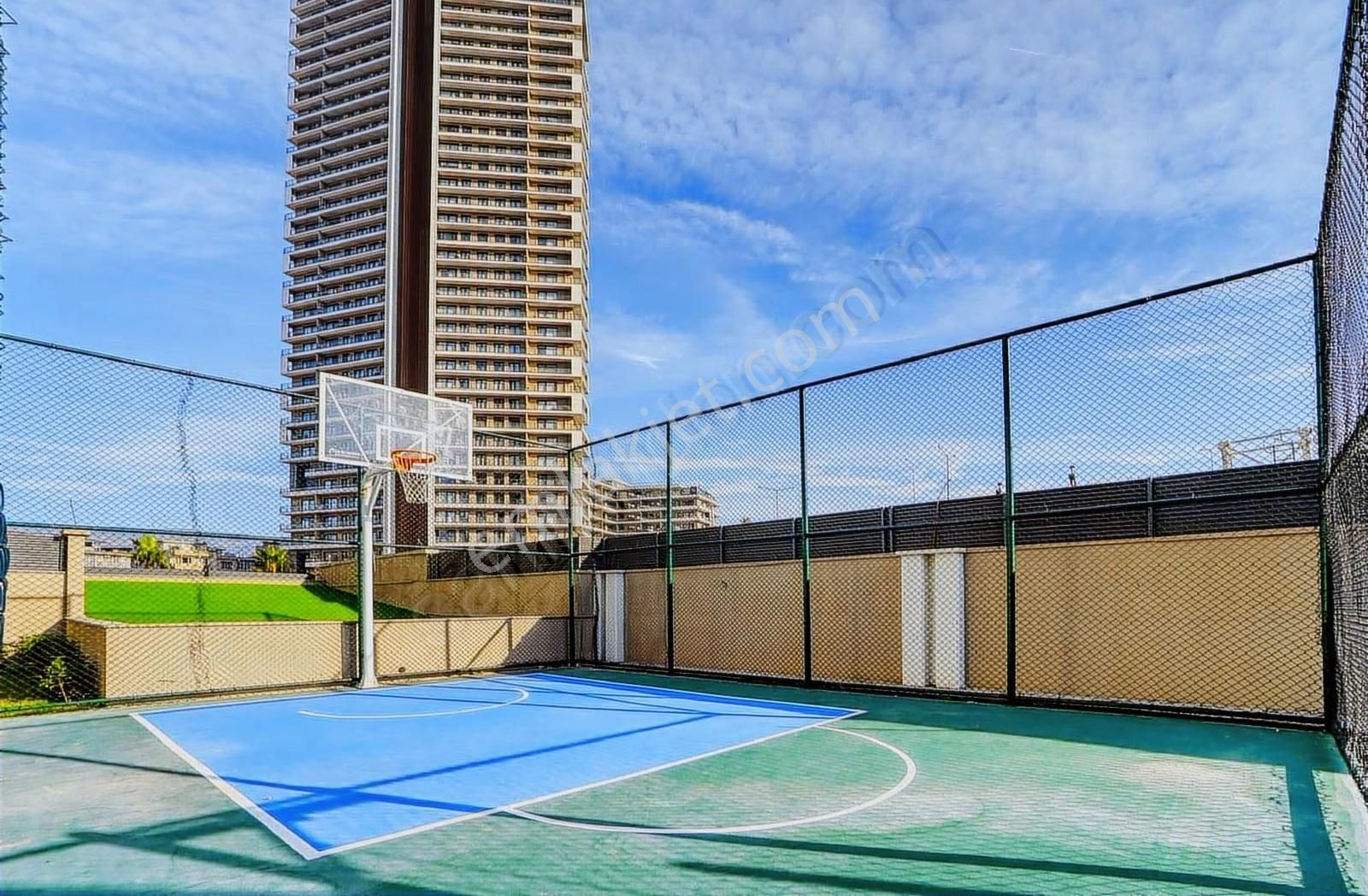 Bornova İkon Live Büyük Tip 2+1 Ebeveyn Banyolu Satılık Daire