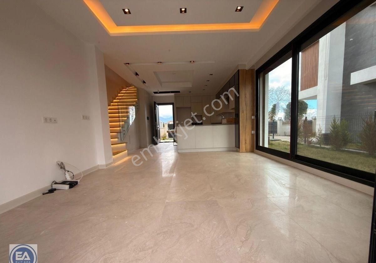 Kuşadası Davutlar‘da Özel Havuzlu Ebeveyn Banyolu Akıllı Ev Sistemli Satılık - Görsel 9