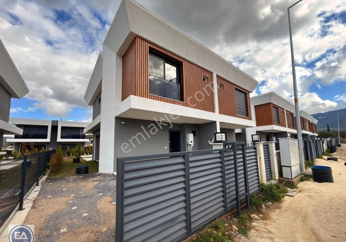 Kuşadası Davutlar‘da Özel Havuzlu Ebeveyn Banyolu Akıllı Ev Sistemli Satılık