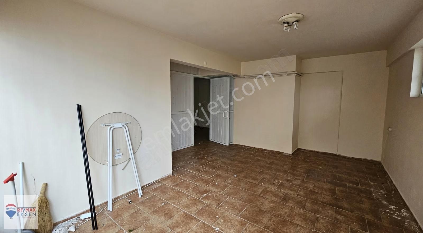 Kartal Belediye Caddesinde Kıralık 150 M2 İşyeri Dükkan Magaza - Görsel 3