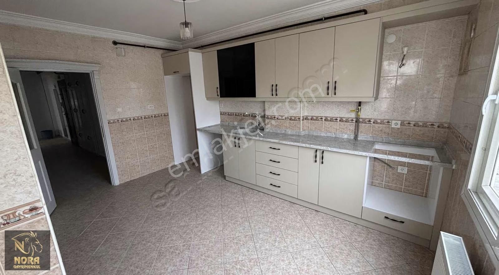 Nora'dan Hürriyette Doğalgazlı Çift Balkonlu Geniş Daıre - Görsel 26