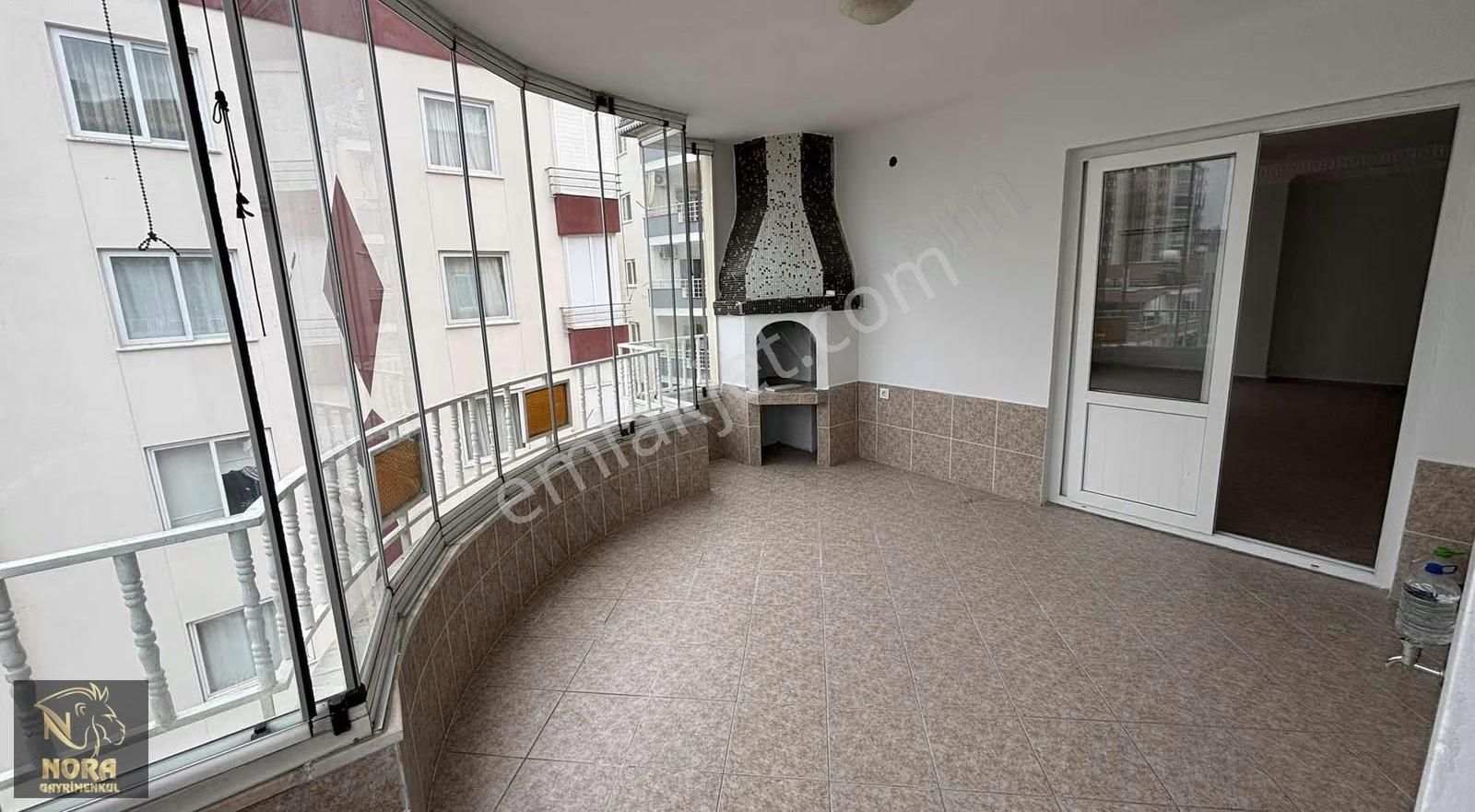 Nora'dan Hürriyette Doğalgazlı Çift Balkonlu Geniş Daıre - Görsel 8
