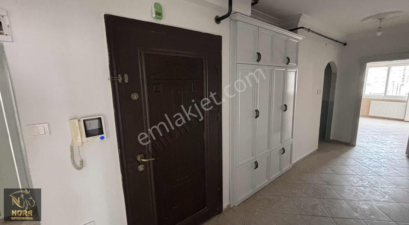 Nora'dan Hürriyette Doğalgazlı Çift Balkonlu Geniş Daıre - Görsel 24
