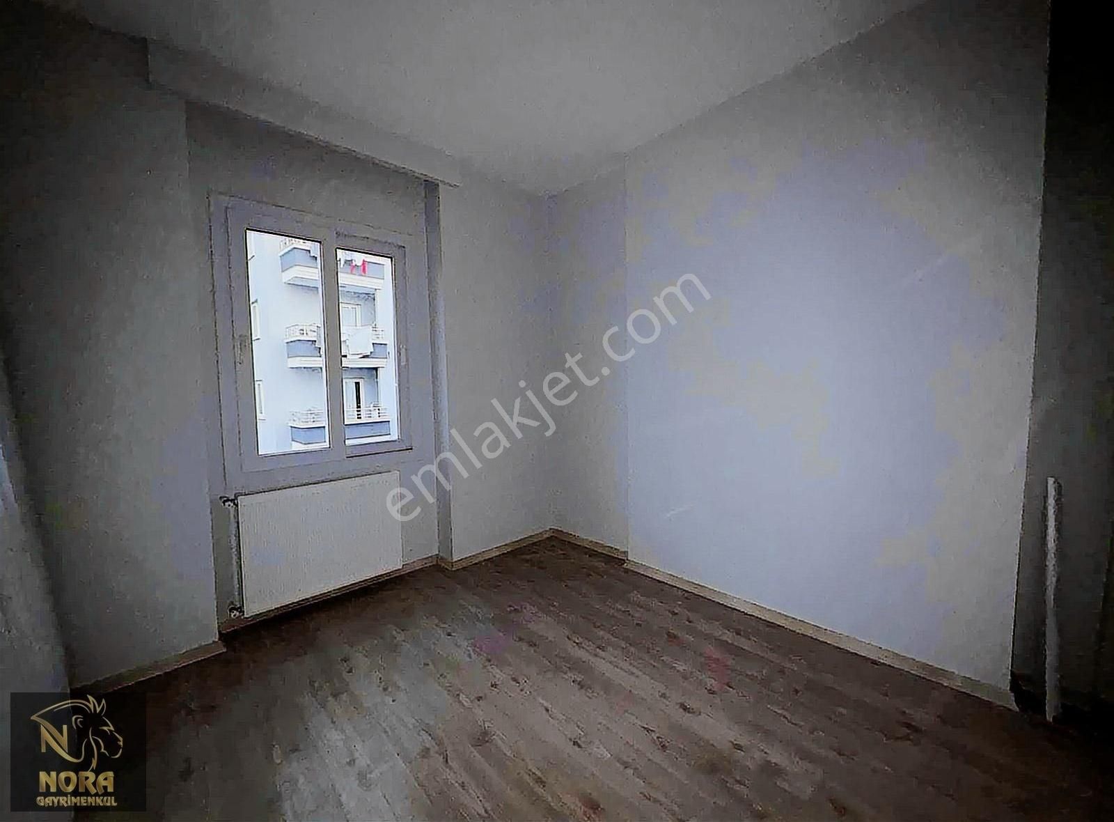 Nora'dan Temiz, Tadilatsız ,aile Sitesinde Eşyasız Kiralık 2+1 - Görsel 4