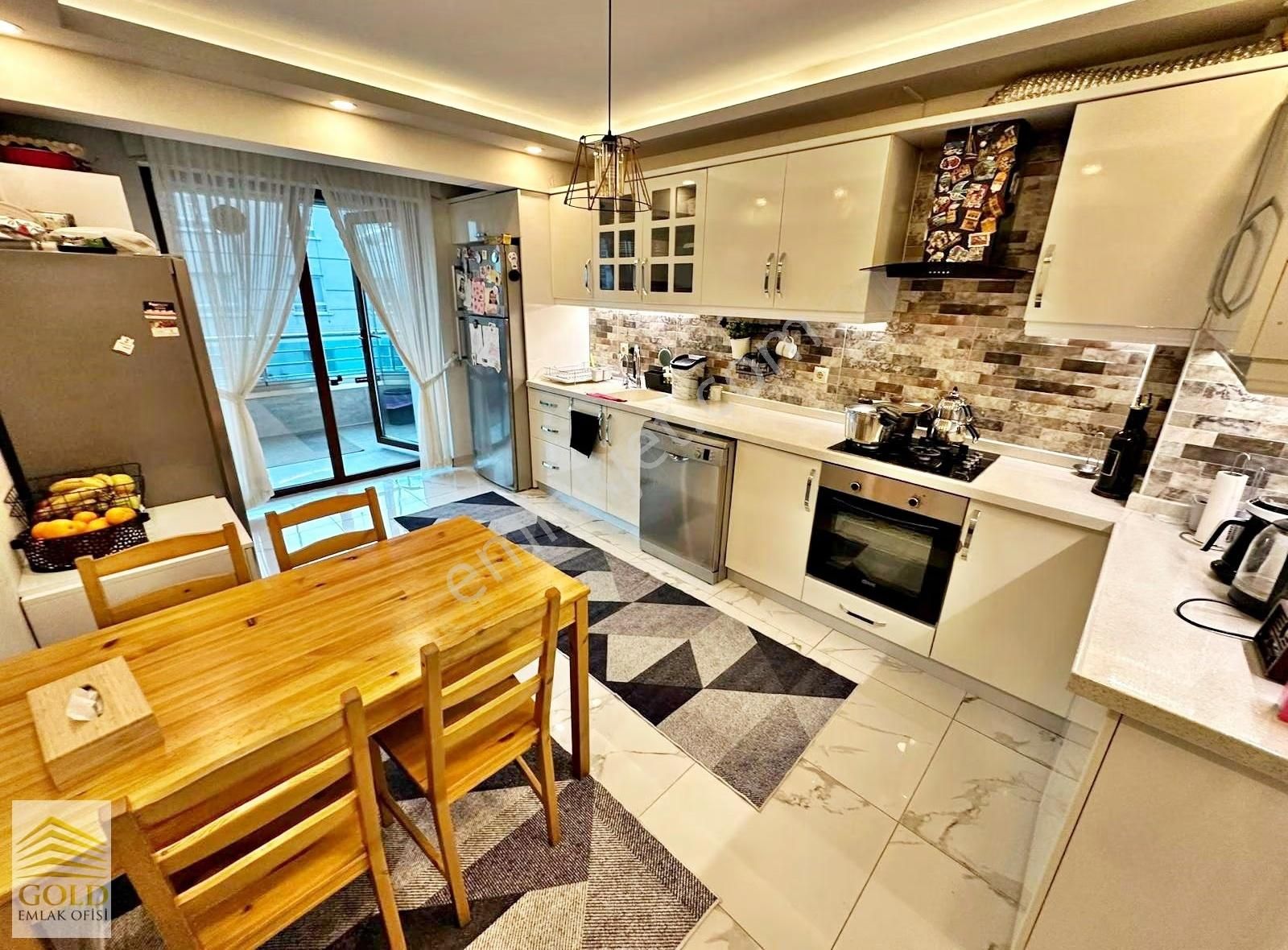 Gold Emlaktan Cadde Yakını 4+1 Geniş Daire Arayanlara Son Fırsat