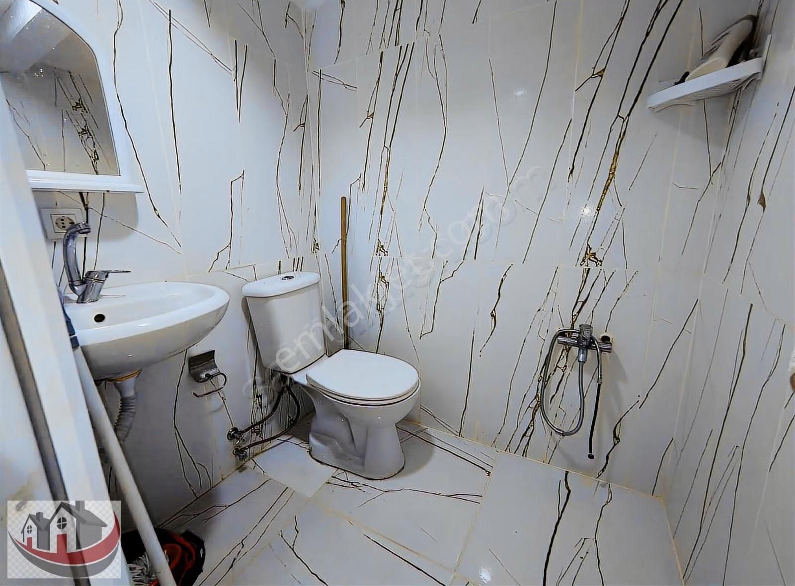 Güneyden Metroya 13 Dakika Yürüme 1+0. Sütüdyo Eşyalı Daire - Görsel 4