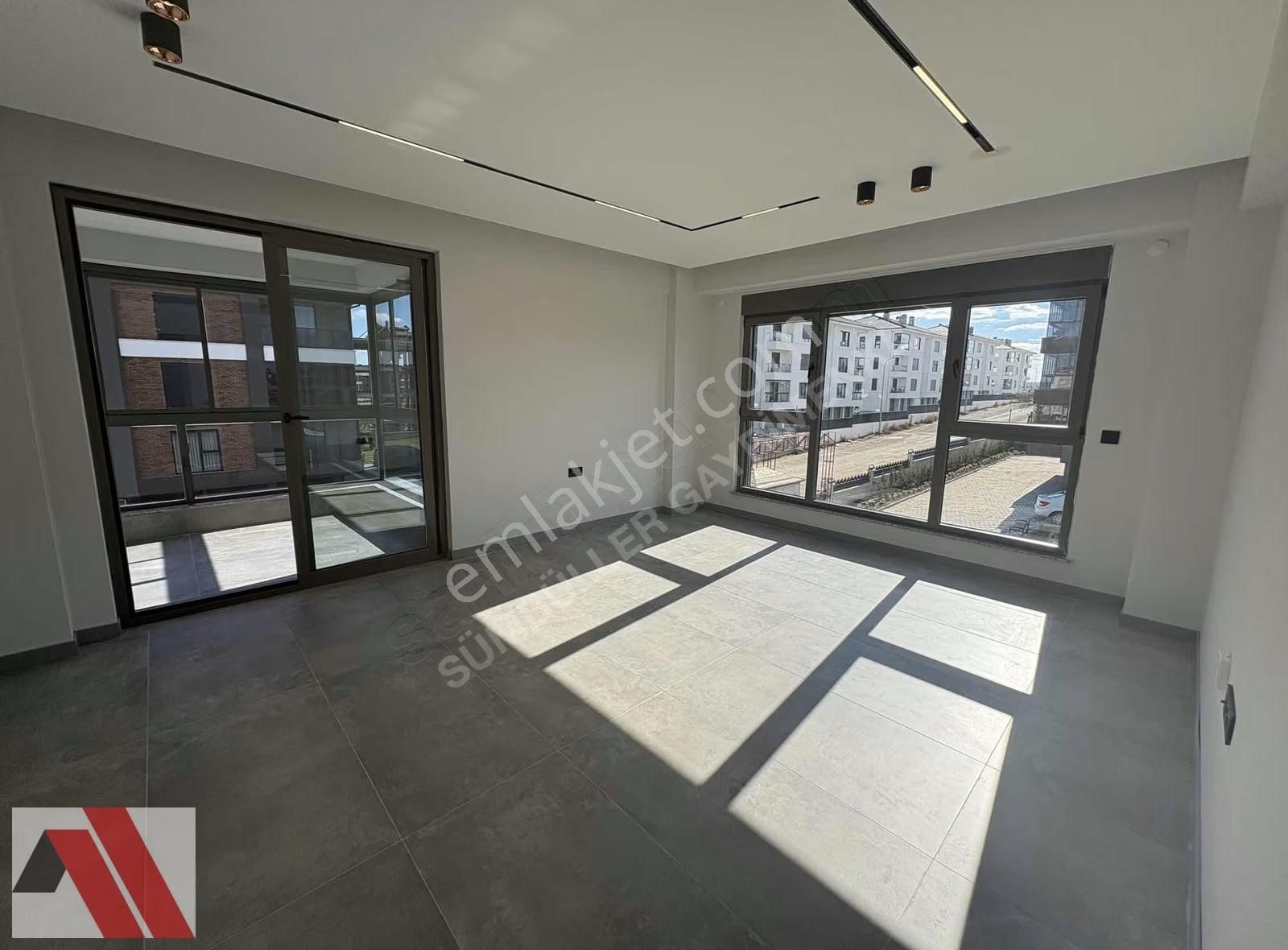 Sakarya Koleji Yakını Site İçi Lüks 3+1 Daire - Görsel 12