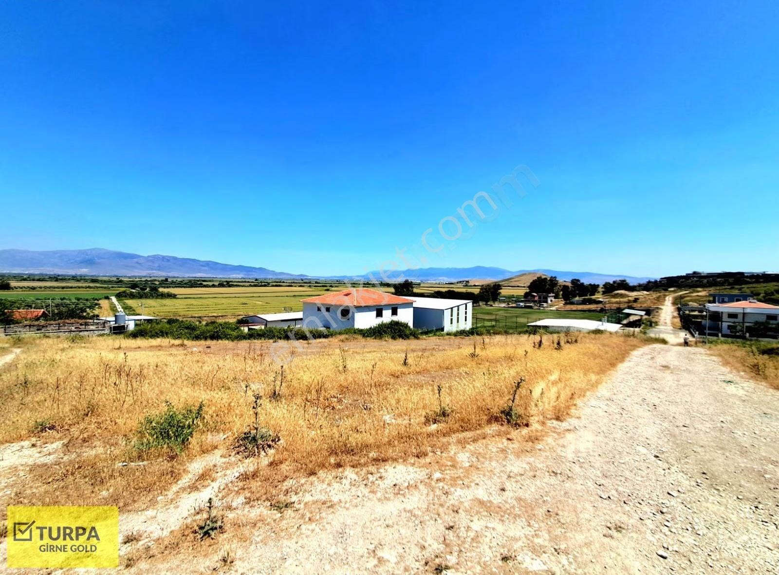 Foça Yolu Üzeri Maltepe Futbol Sahası Mevkii İmarlı Köşe Arsa - Görsel 9