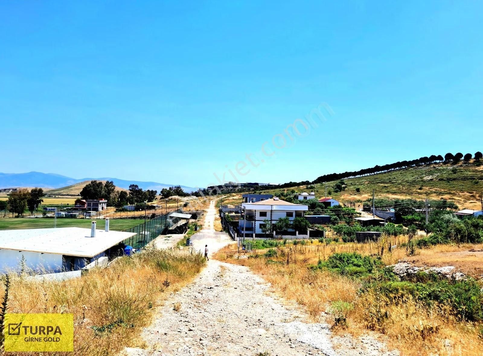 Foça Yolu Üzeri Maltepe Futbol Sahası Mevkii İmarlı Köşe Arsa - Görsel 8