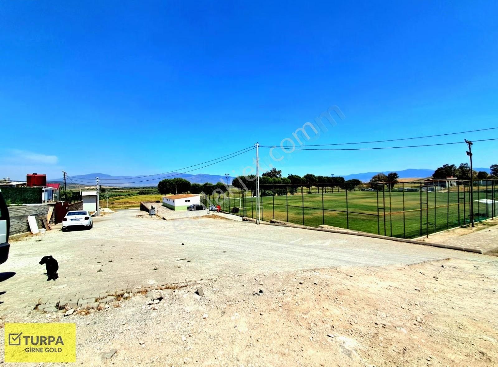 Foça Yolu Üzeri Maltepe Futbol Sahası Mevkii İmarlı Köşe Arsa - Görsel 2