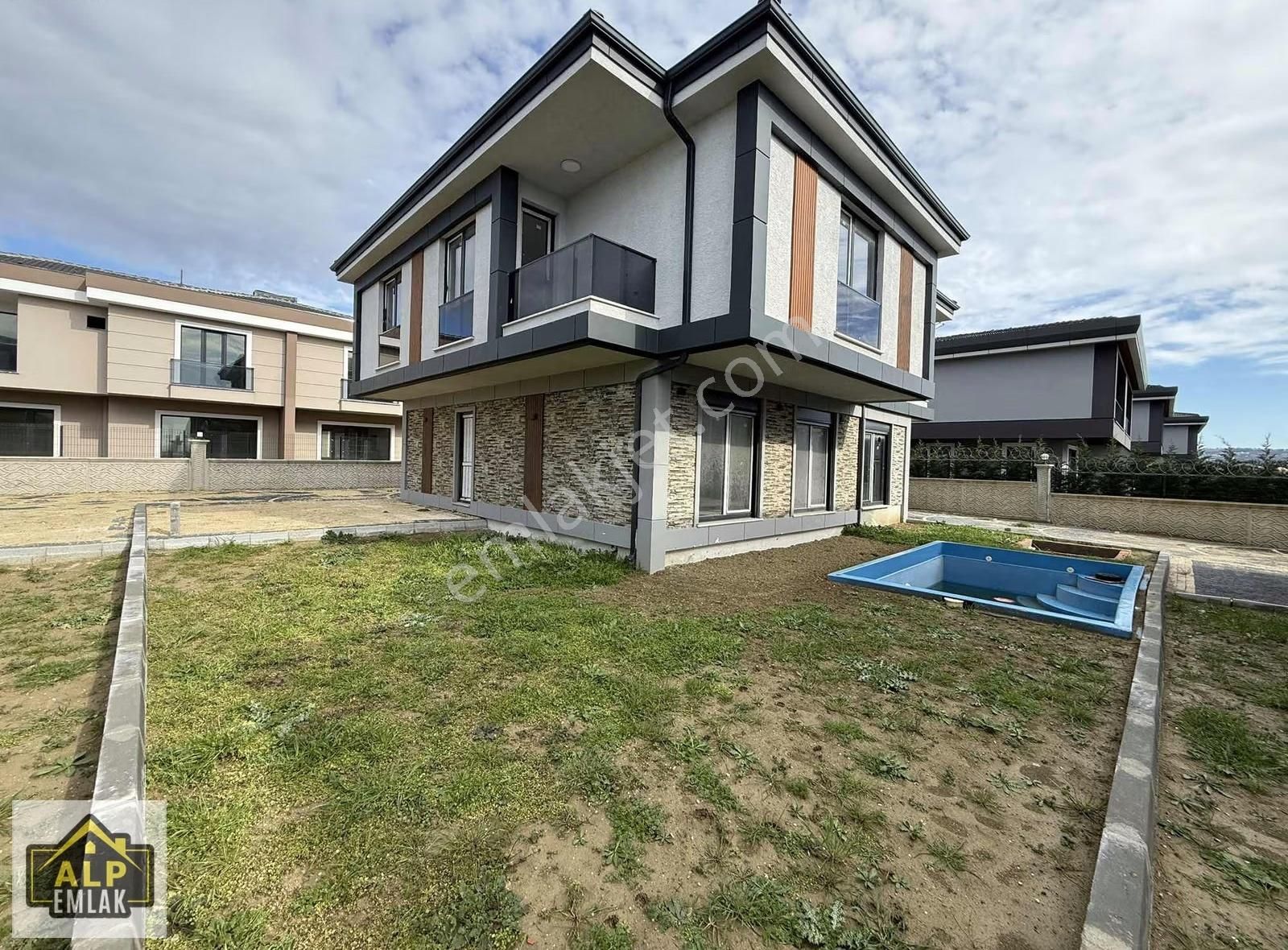 Selimpaşa 400 M2 Arsa İçinde 5+1 Havuzlu Müstakil Villa