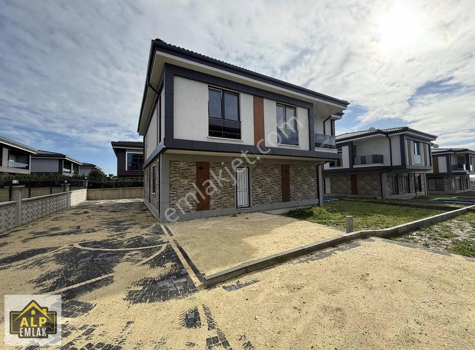 Selimpaşa 400 M2 Arsa İçinde 5+1 Havuzlu Müstakil Villa - Görsel 15