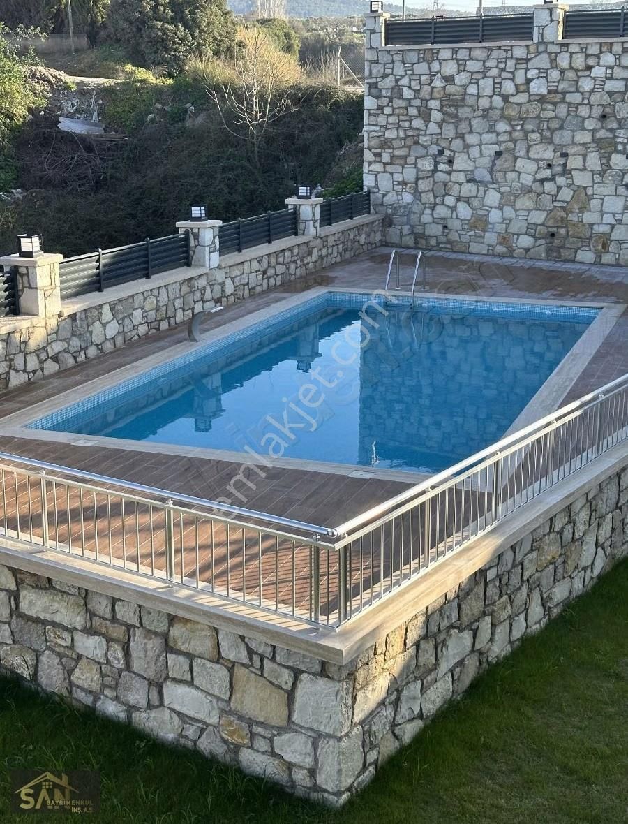 Urla Gdn Gold Sitesinde Kapalı Mutfakli 2+1 Daire