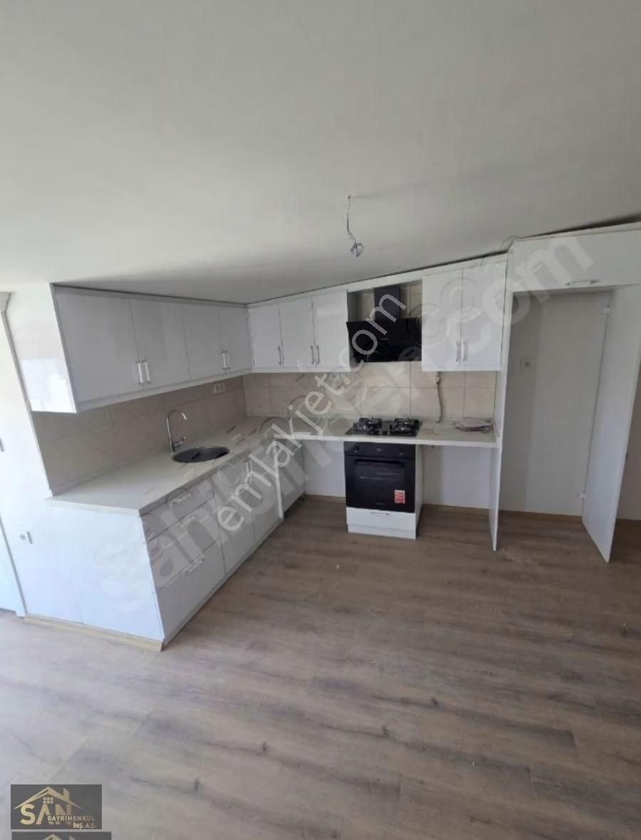 Urla Merkezde Kiralık 1+1 Daire - Görsel 3