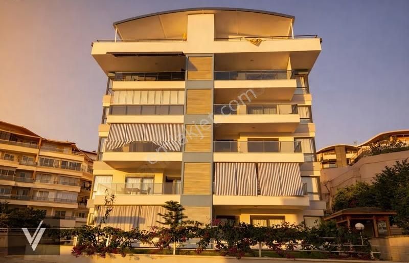 Güllerpınarı'nda Full Eşyalı 3+1 Daire, 140 M² Net Alan