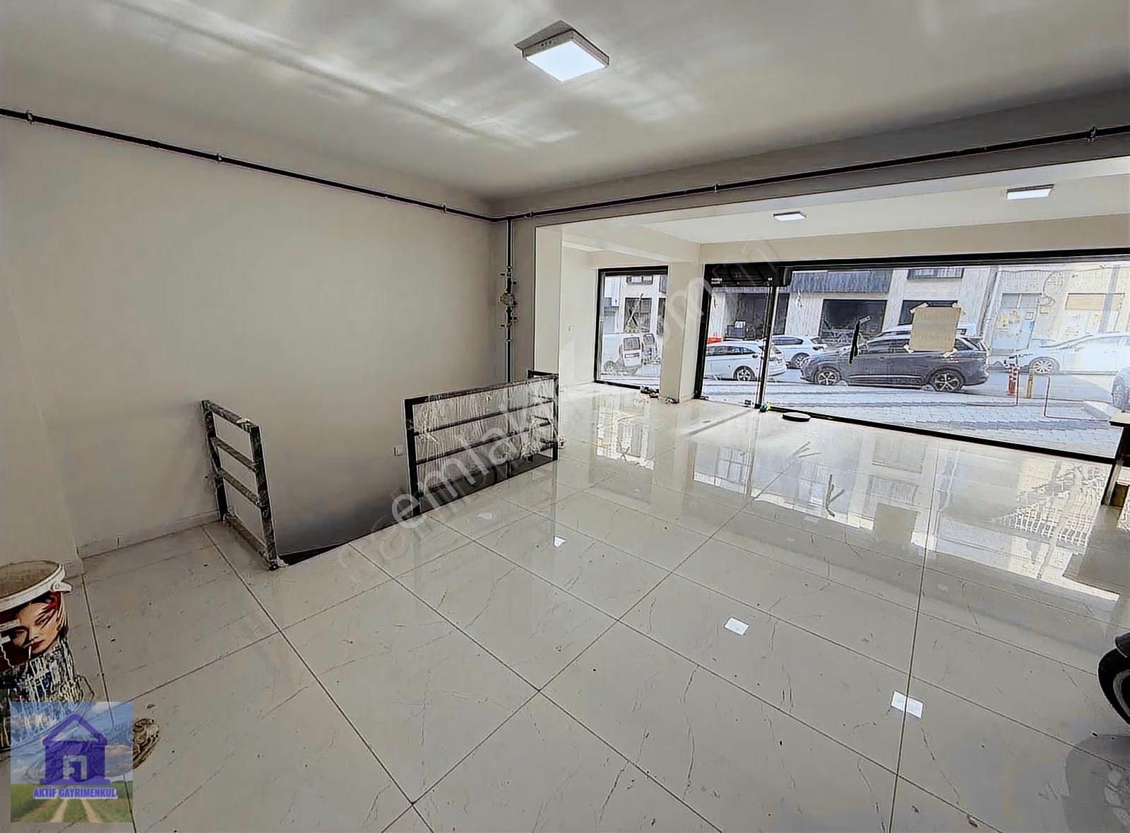 Hürriyet Mahallesinde 110 M2 Depolu Kiralık Sıfır Dükkan