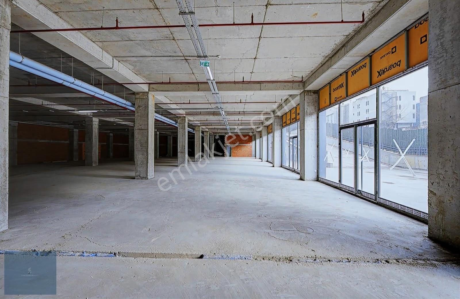 Basıneksprese Geniş Cephe Prestijli Projede 4.770m² Ticari Alan - Görsel 29