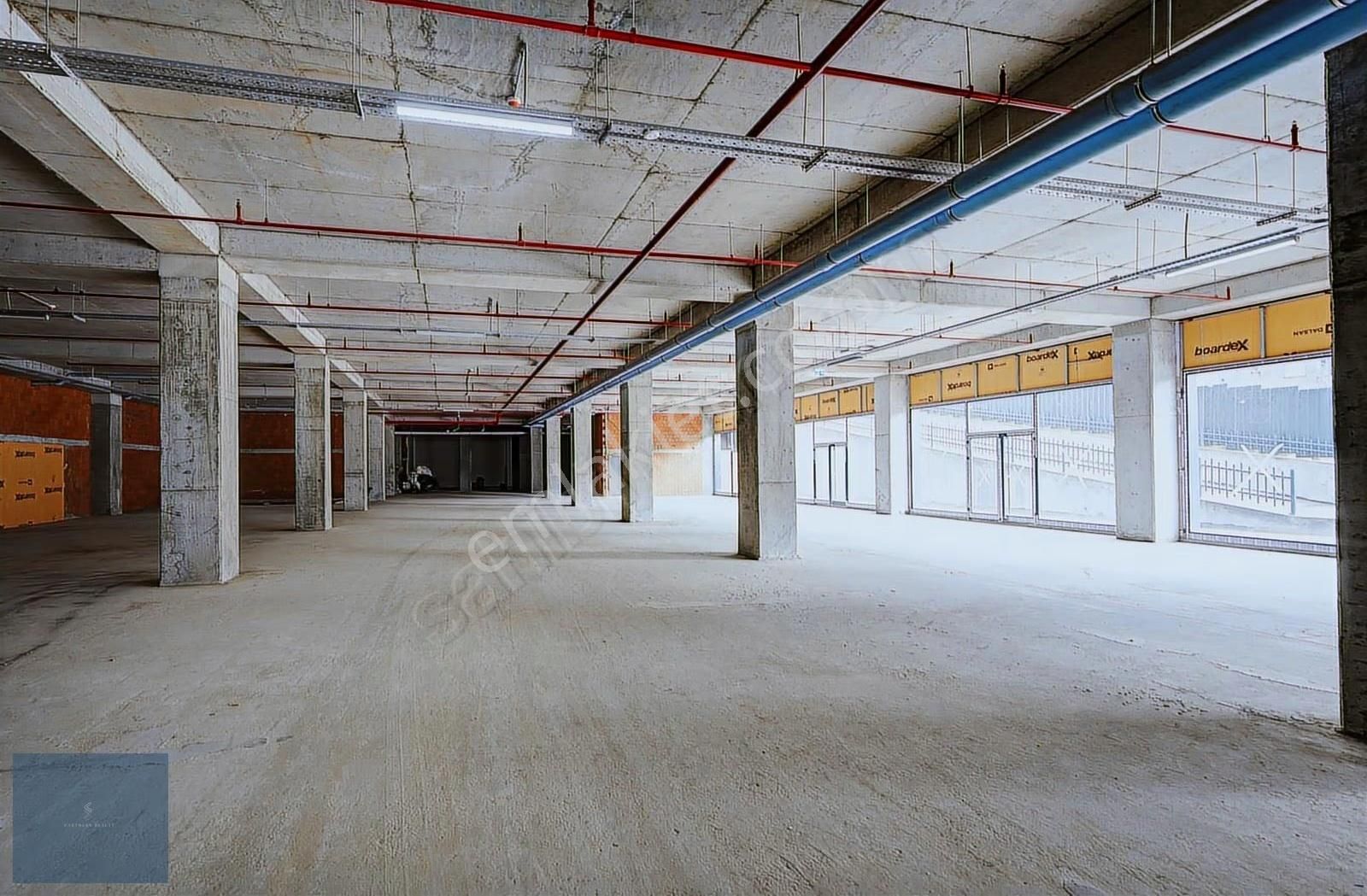 Basıneksprese Geniş Cephe Prestijli Projede 4.770m² Ticari Alan - Görsel 27