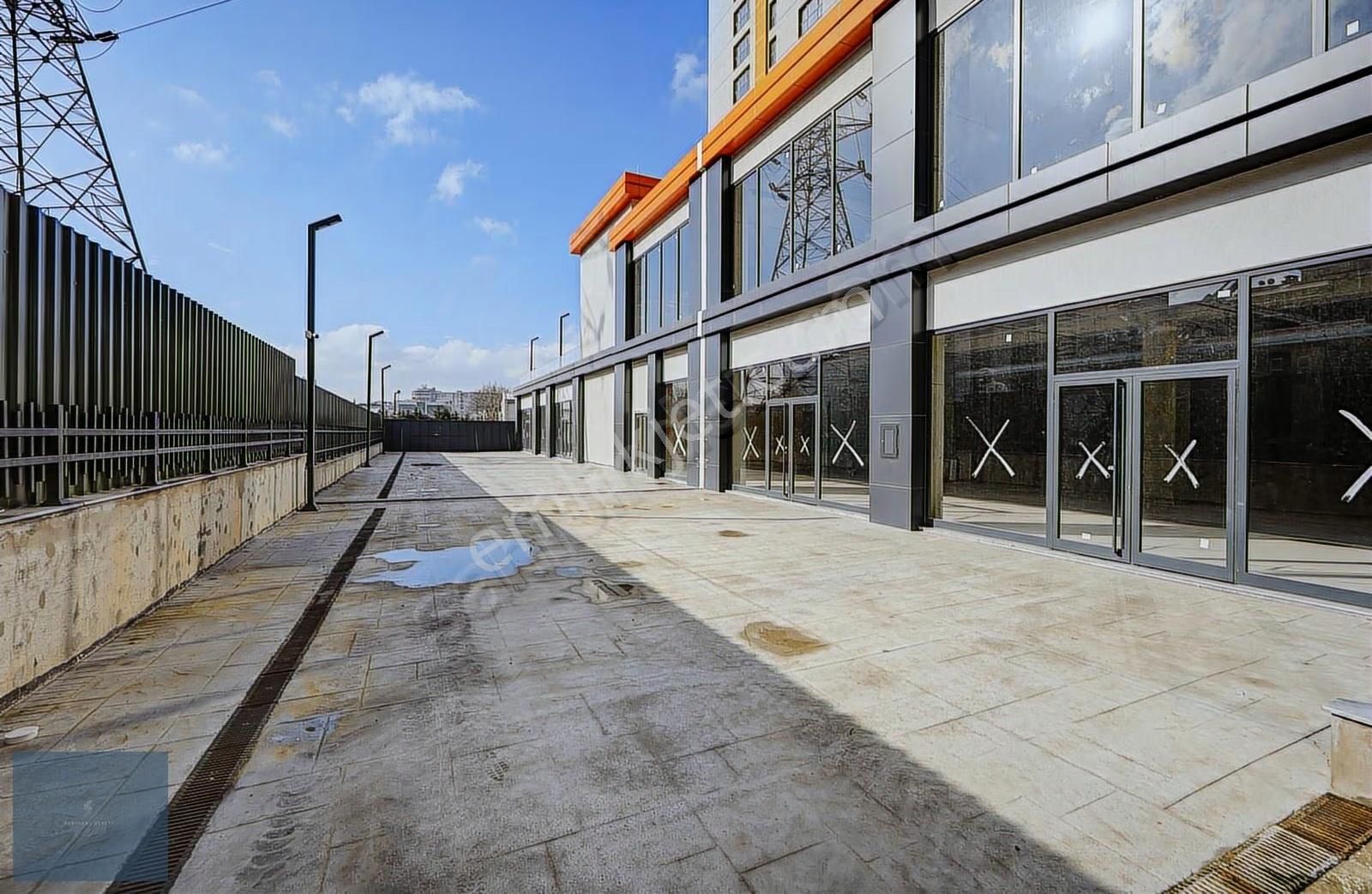 Basıneksprese Geniş Cephe Prestijli Projede 4.770m² Ticari Alan - Görsel 32