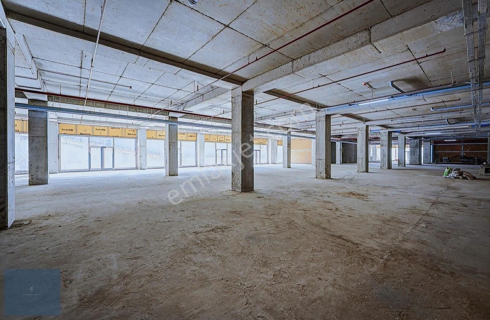 Basıneksprese Geniş Cephe Prestijli Projede 4.770m² Ticari Alan - Görsel 4