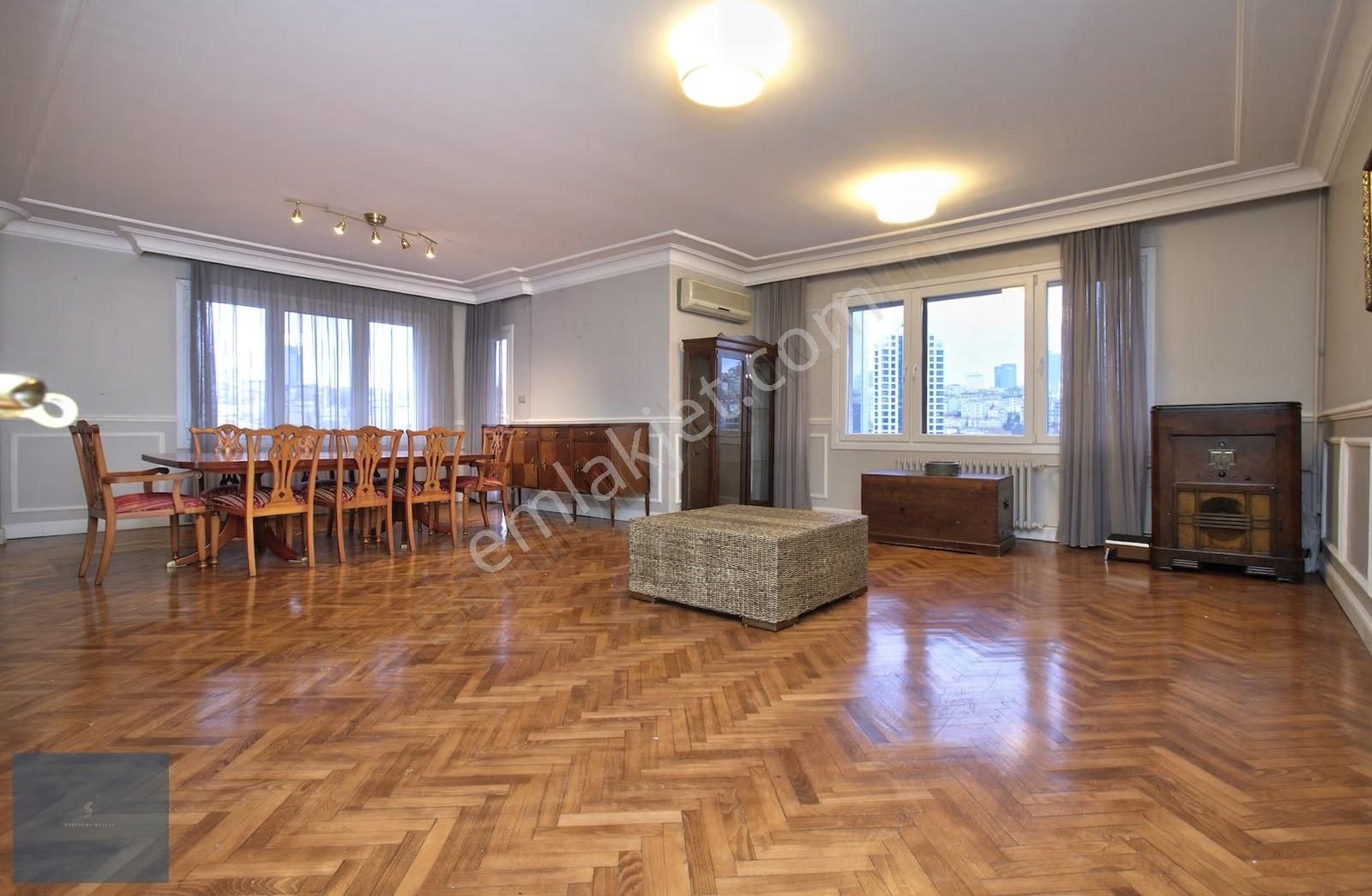 Nişantaşı Doğu Sitesinde Otoparklı Teraslı Kiralık Çatı Dubleks - Görsel 31