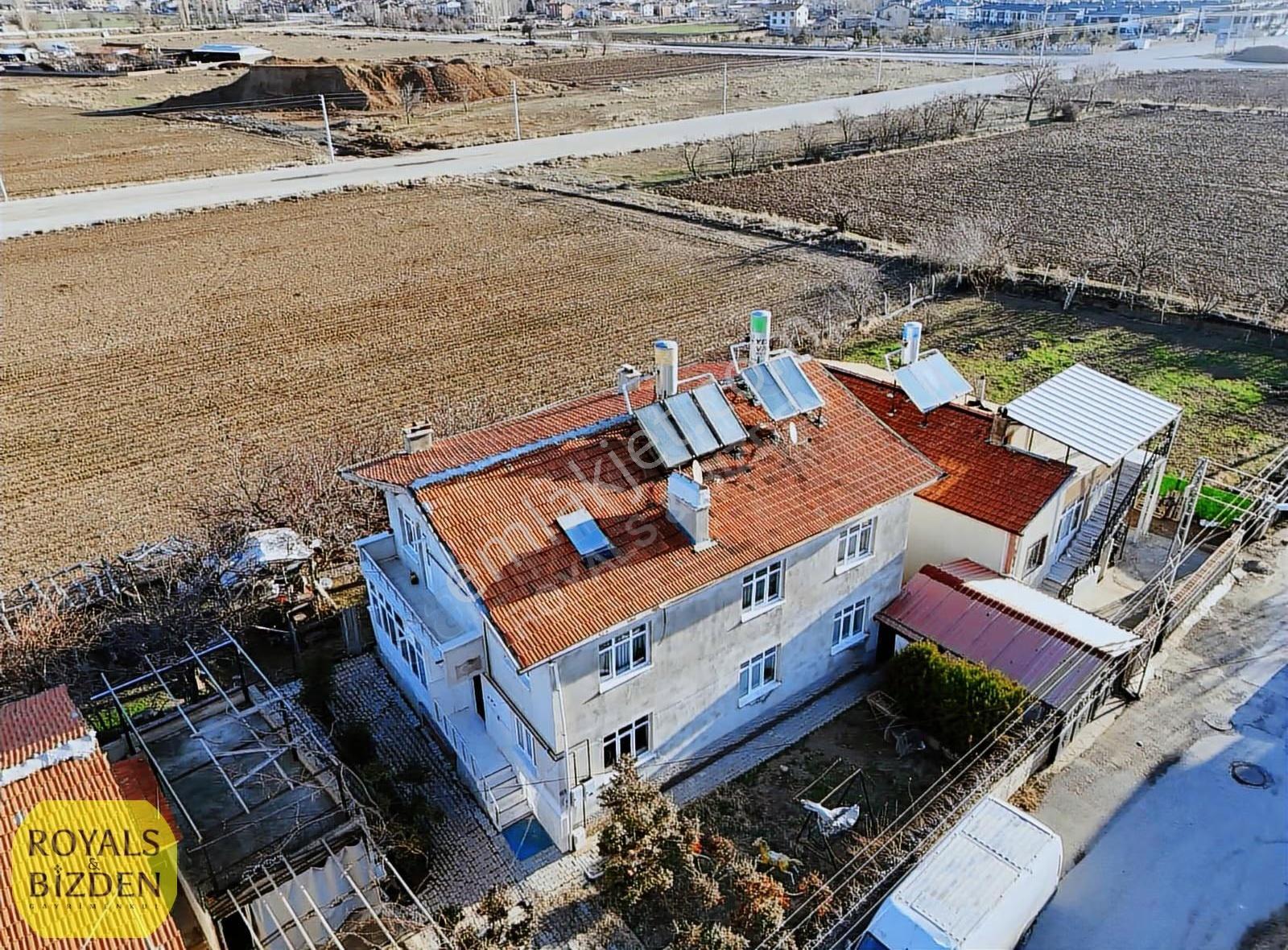 -bizden- Satılık Bahçeşehir Mahallesi 3+1 Müstakil Ev Ve Arsası