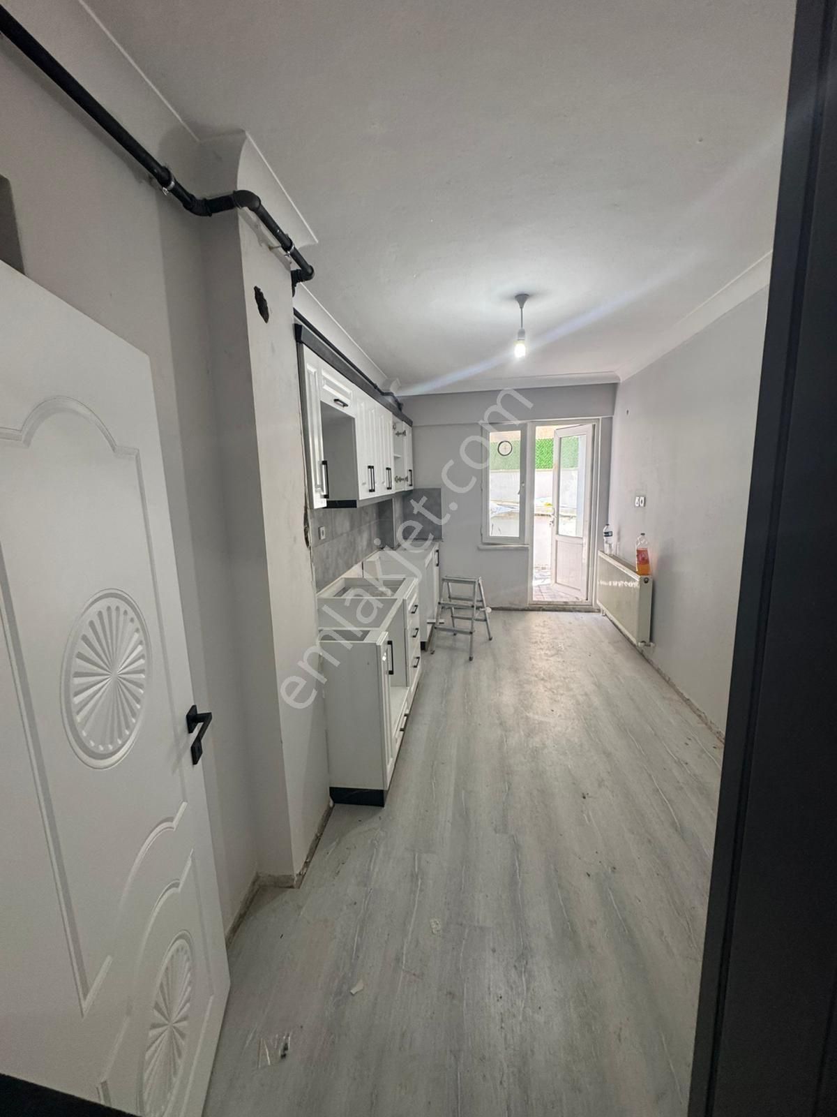 Canyapı'dan Koray Lisesi Mevkiinde 2+1 Yeni Tadilatlı Satılık Daire - Görsel 3