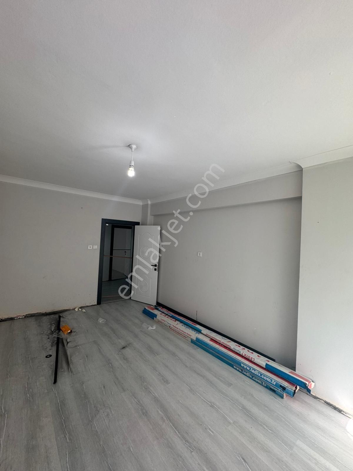 Canyapı'dan Koray Lisesi Mevkiinde 2+1 Yeni Tadilatlı Satılık Daire - Görsel 17