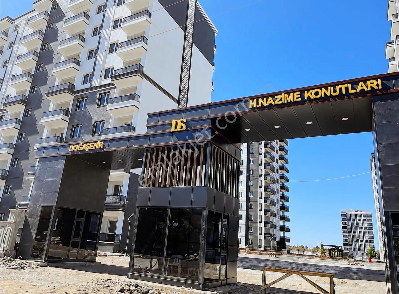 Karen'den Altındağa Varmadan Kiralık 1+1 Havuzlu Daire 15 Bin Tl