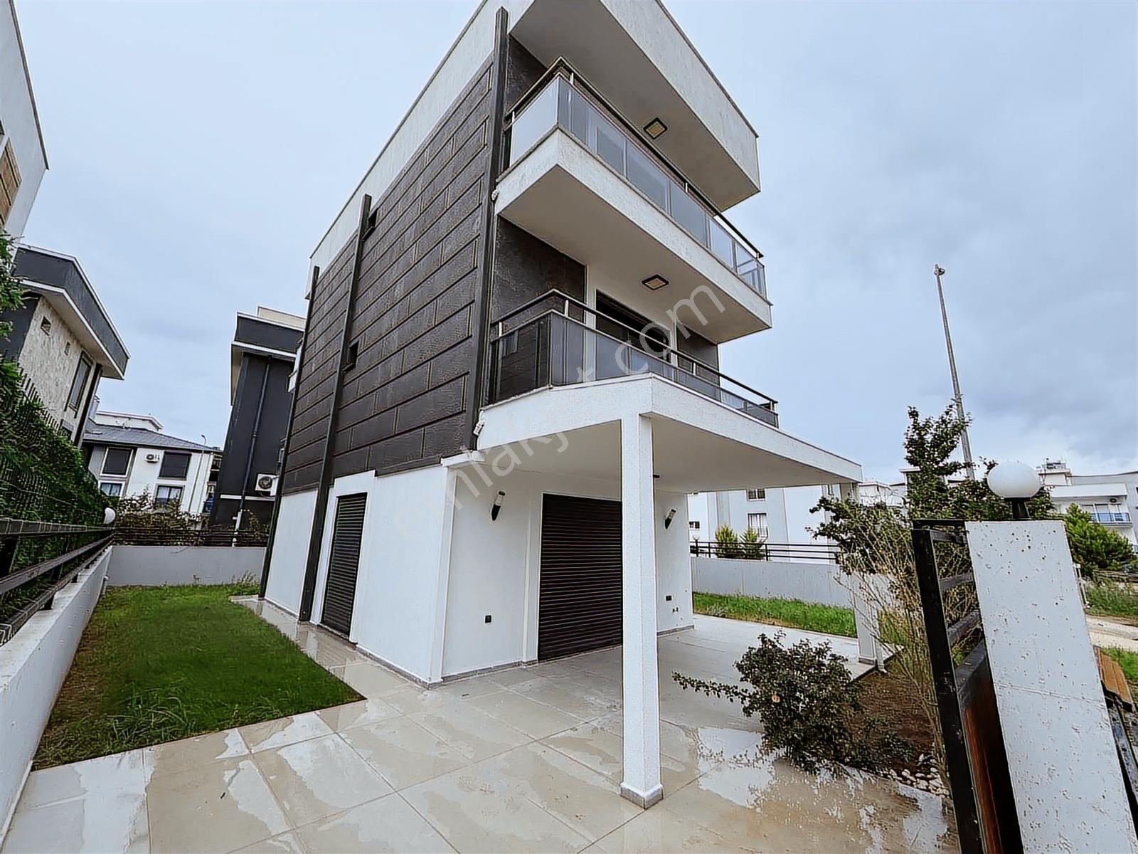 Kuşadası Davutlarda Satılık Tek Müstakil 5+1 Villa - Görsel 19