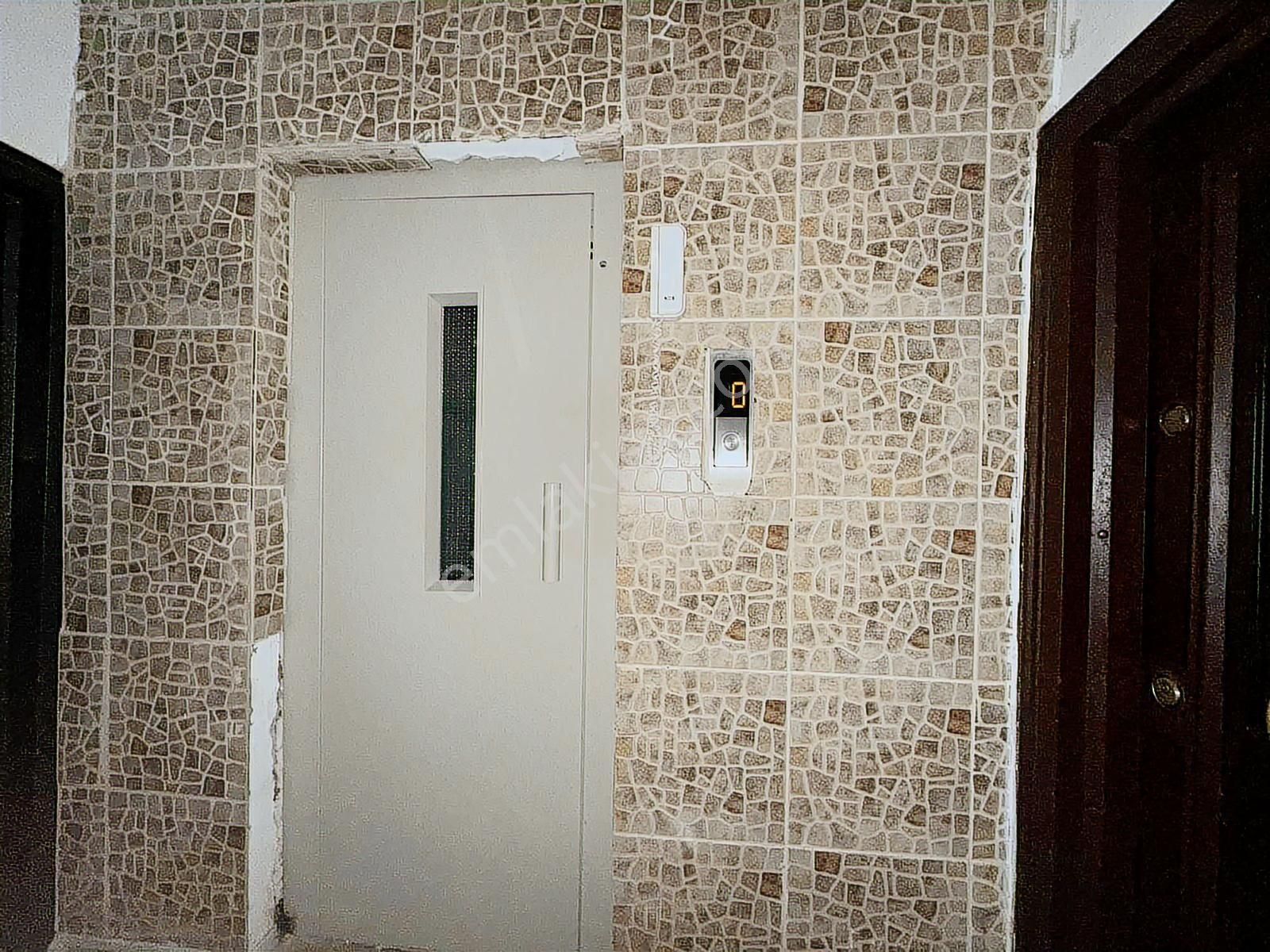 Mahmutlar'da Denıze Sıfır Sitede 2+1 Eşyalı Daire