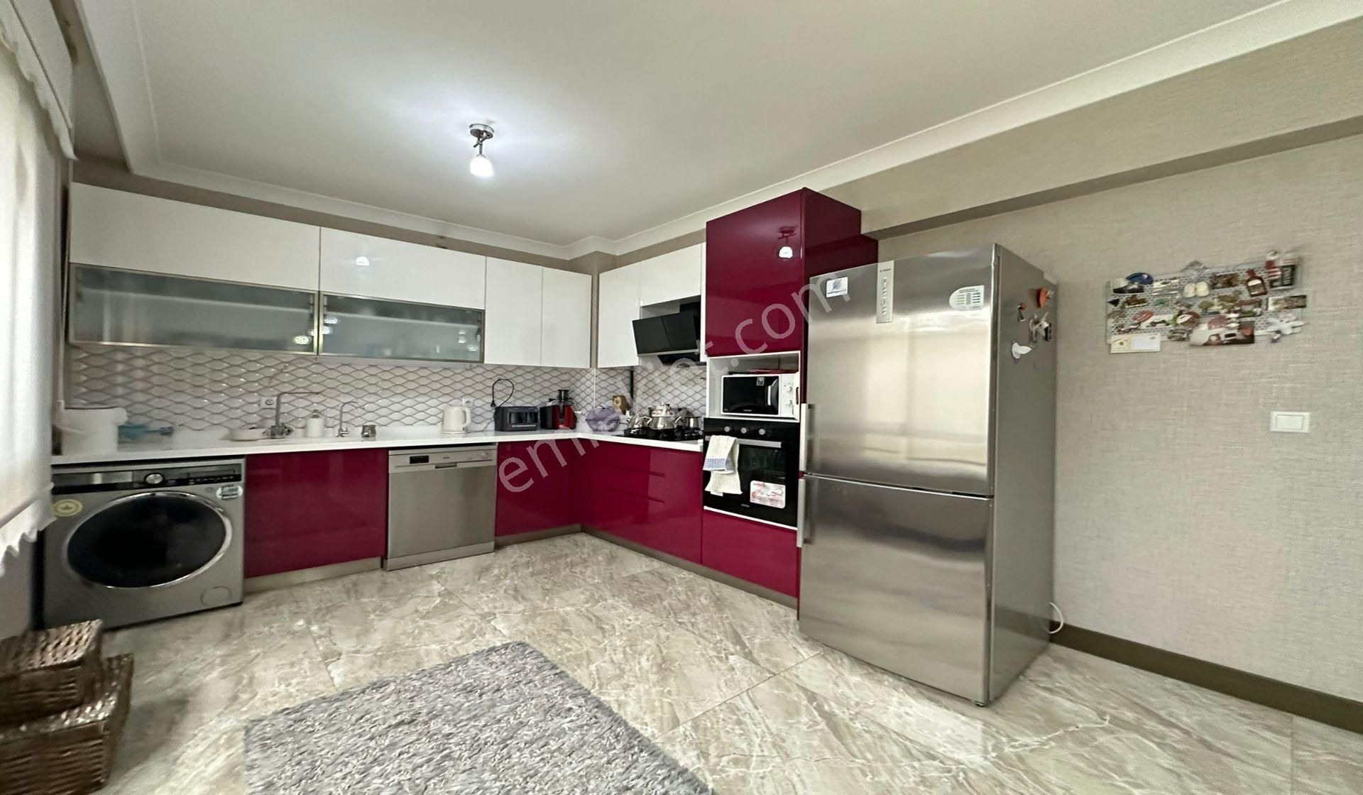 Ufuktepede 2+1 Site İçerisinde Teras Balkonlu Altı Daire