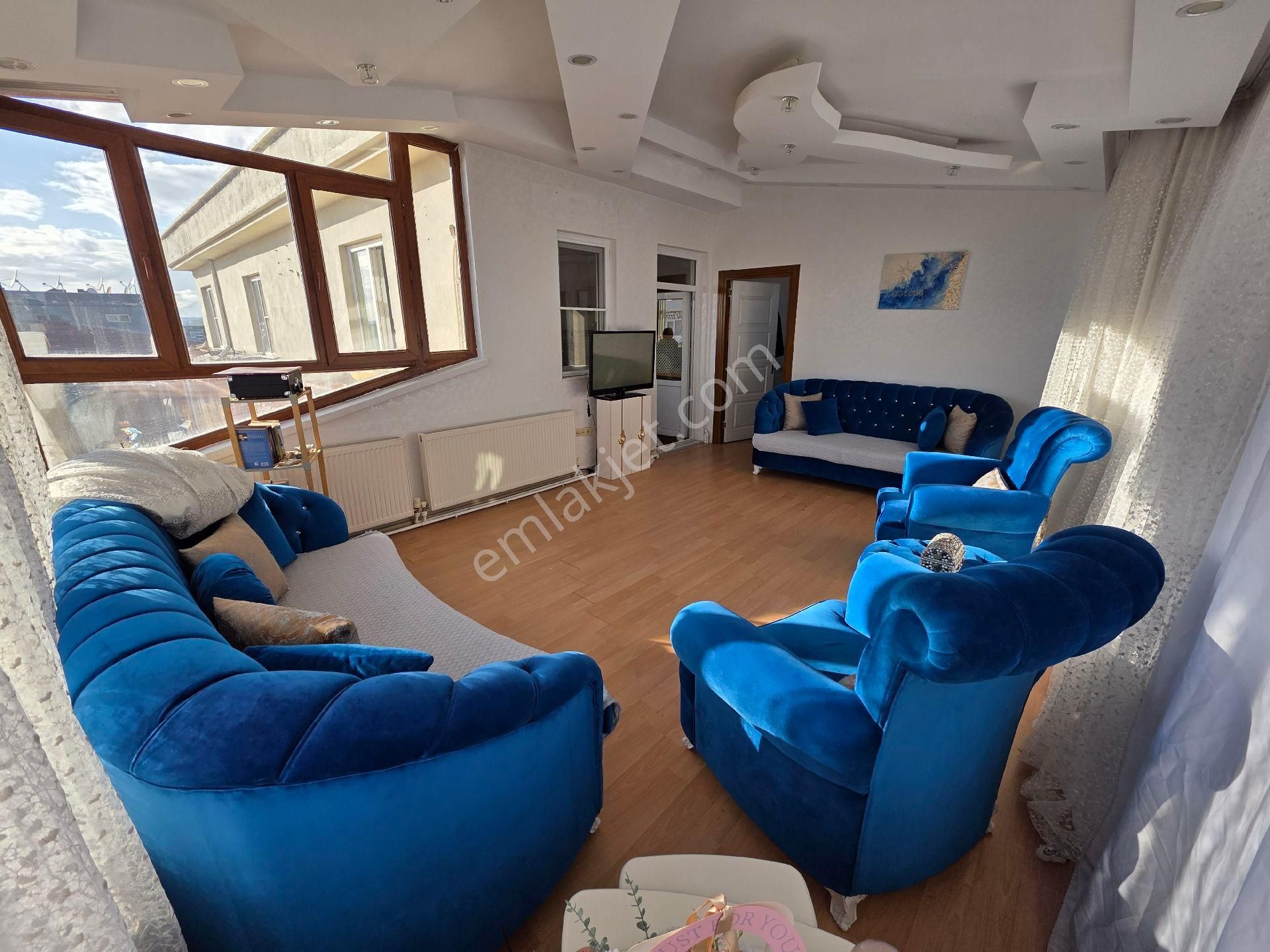 Güvenevler'in En Güzel Yerinde Fırsat Teras Kat 3+1 Daire !!