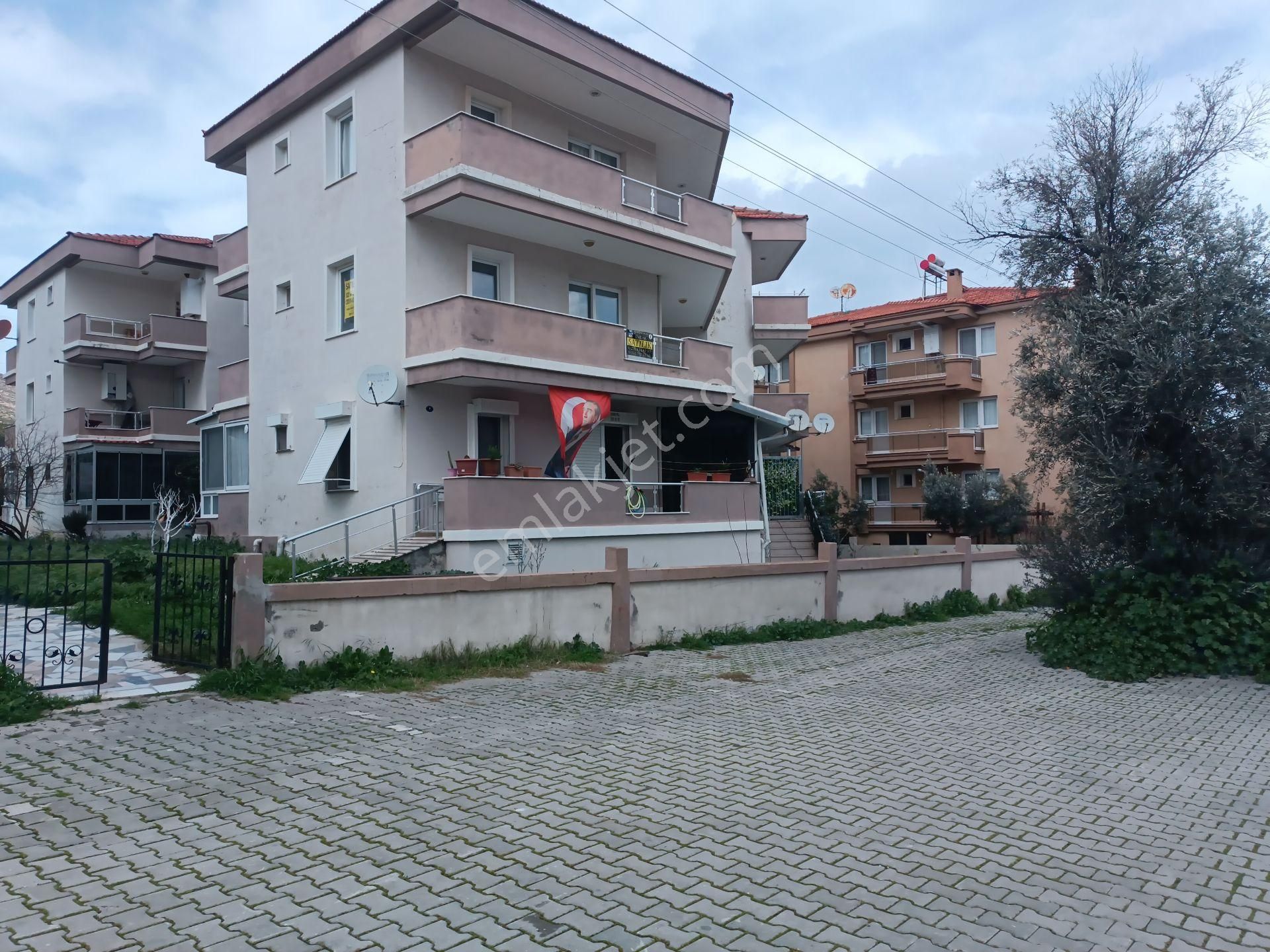 Yenifoça Merkeze Yürüyüş Mesafesinde Satılık Arakat 2+1 Daire