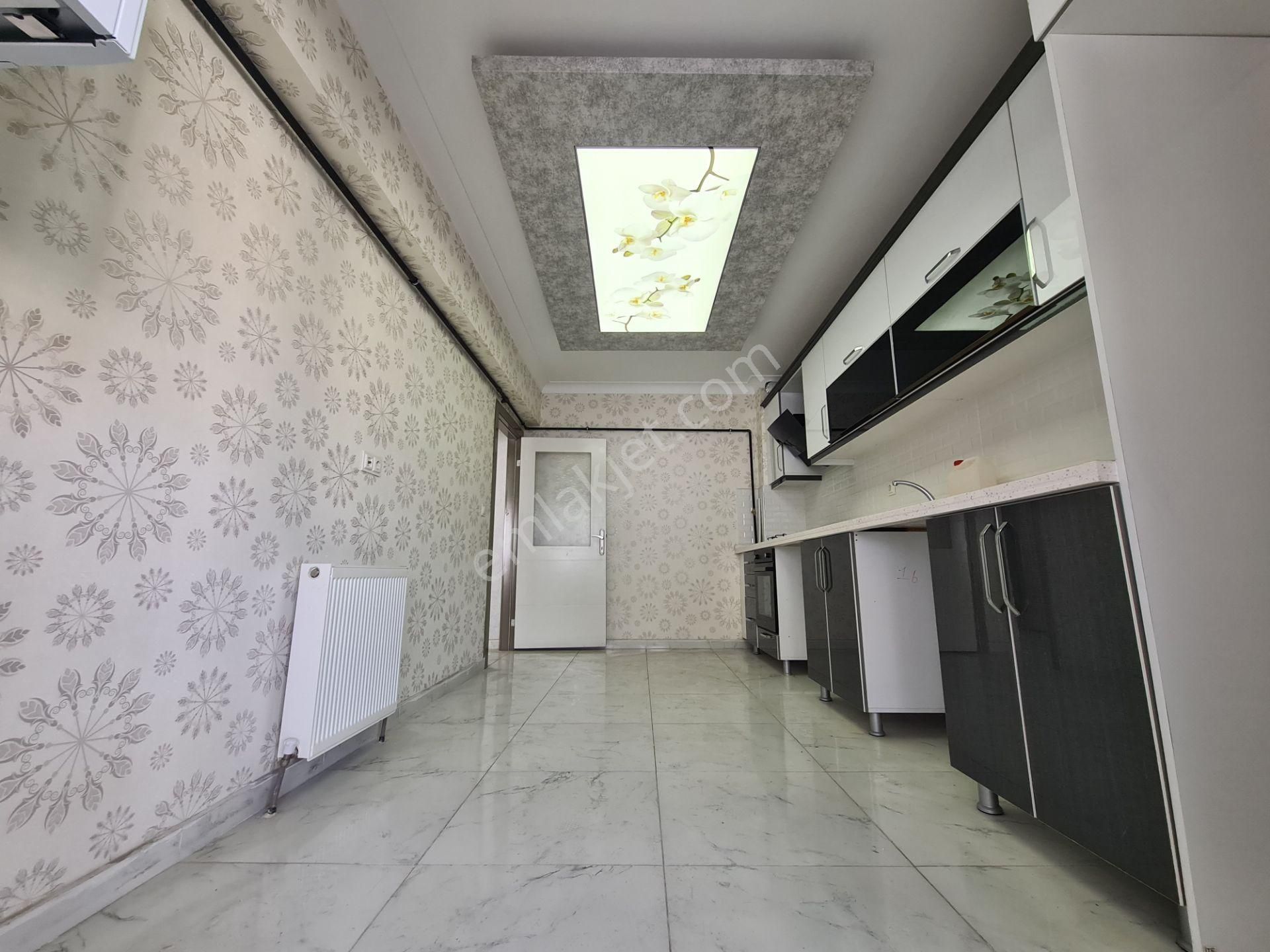 Murat Çobanoğlu Cd. Paraleli Hiç Oturulmamış Full Yapılı 3+1