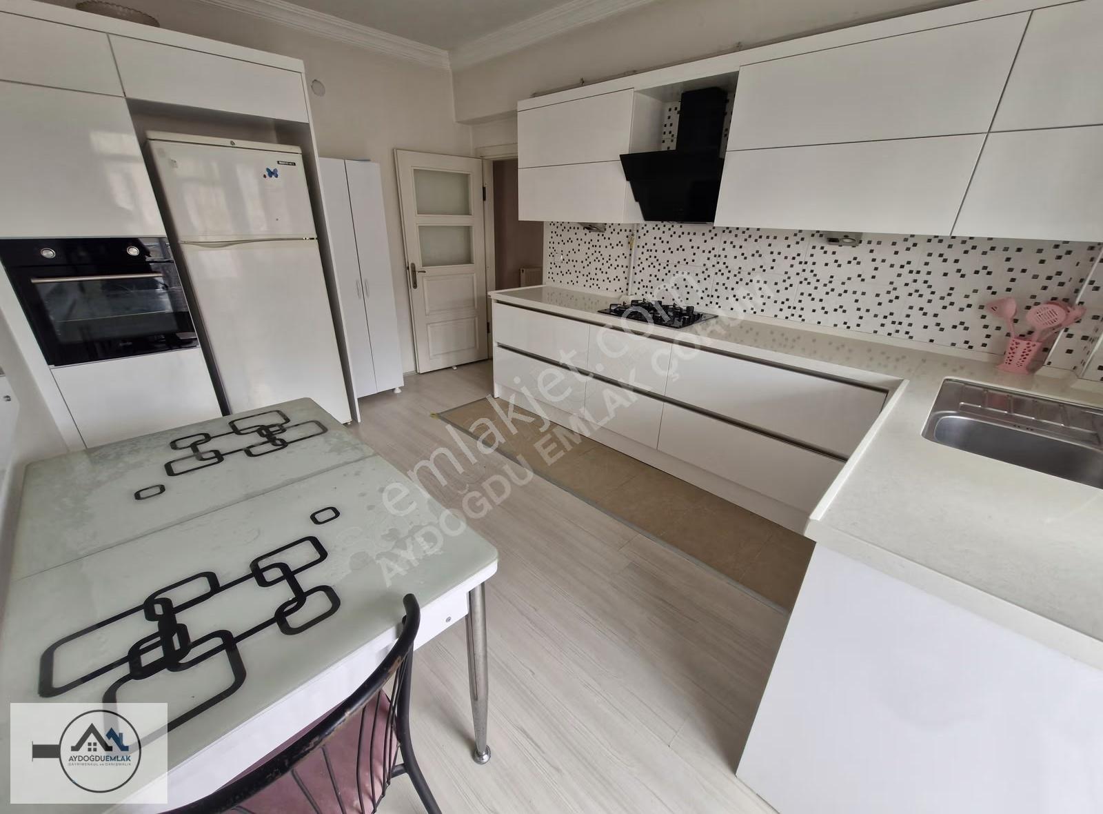 Aydoğdu'dan İpektaksi Çevresi Satılık 3+1 Daire 130m2 Asansörlü