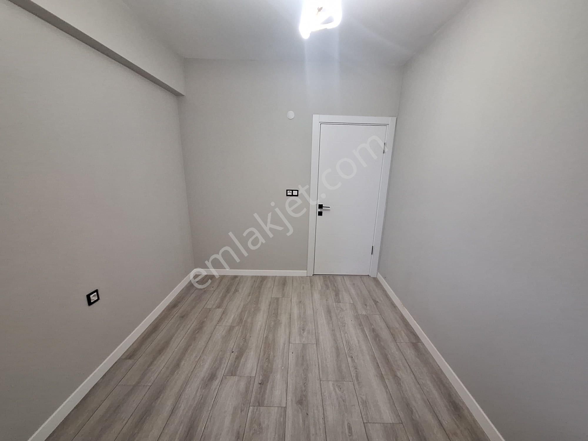 **eryıldız Gayrimenkul'den**gültepe Mah.iskanlı 2+1 Y.giriş Ön Cephe - Görsel 23