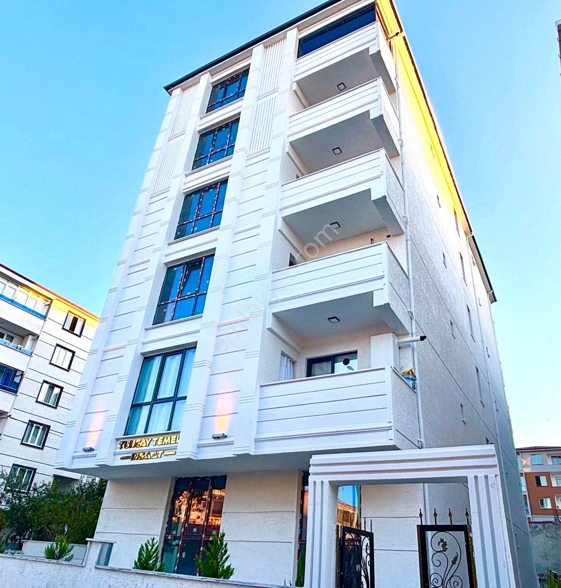 **eryıldız Gayrimenkul'den**atatürk Mah.kiralık Ful+ful Lüx 2+1