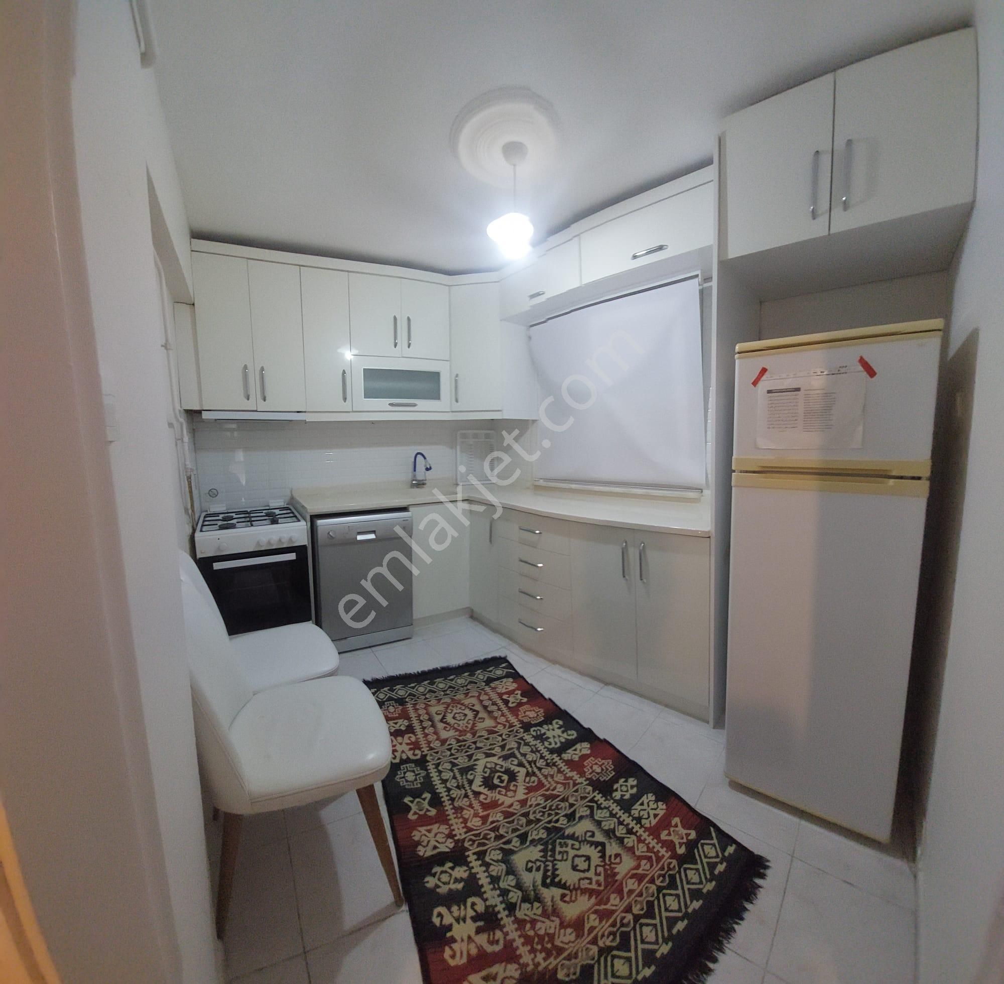Eski Pazar Caddesinde 2+1 Eşyalı Satılık Daire