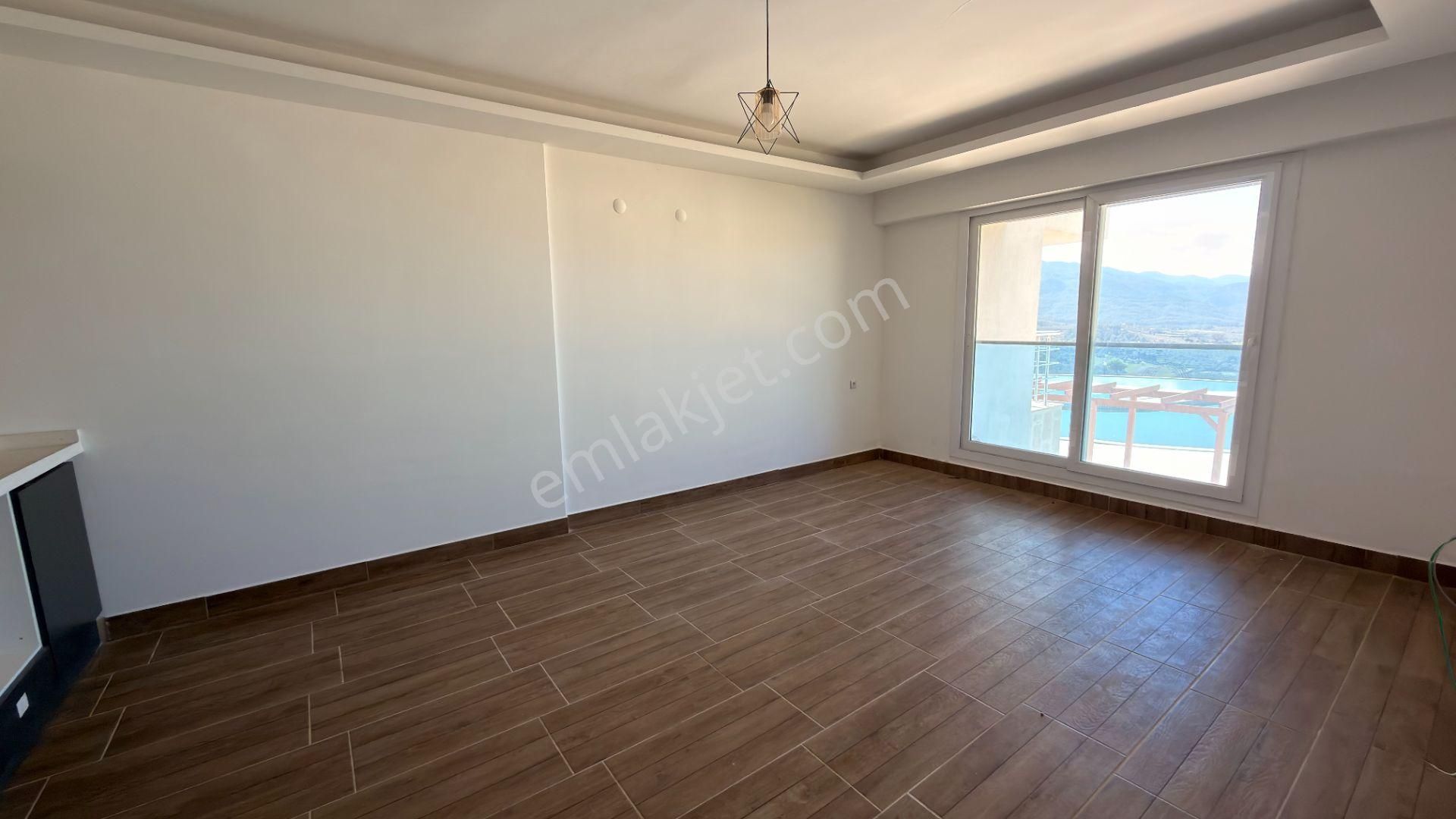 Ağaçlı Da Deniz Ve Havuz Manzaralı Satılık 2+1 Geniş Daire - Görsel 13