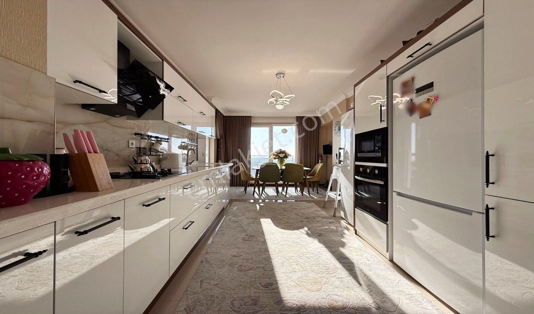 Vadi'den Karakaya'da Site İçerisinde-manzaralı-yapılı-3+1 Daire!