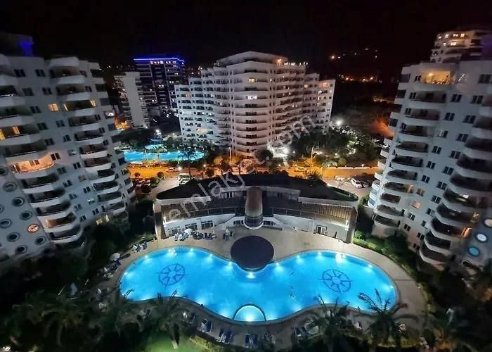 Alanya / Mahmutlar’da Sosyal Aktiviteli Sitede 2+1 Eşyalı Satılık Daire